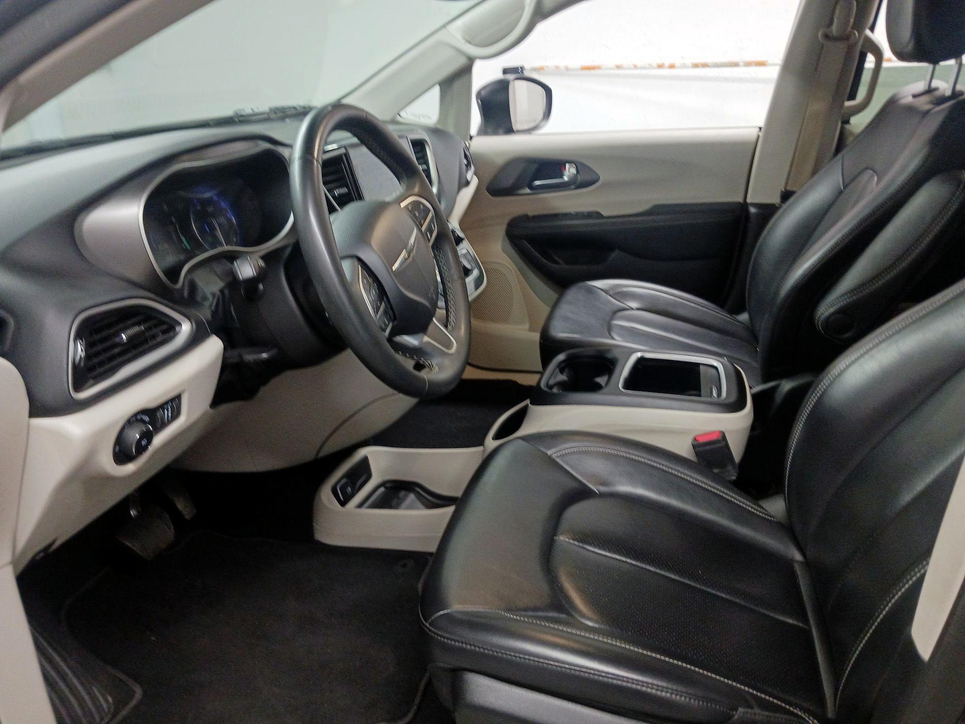 Thumbnail: 2023 Chrysler Pacifica - 11