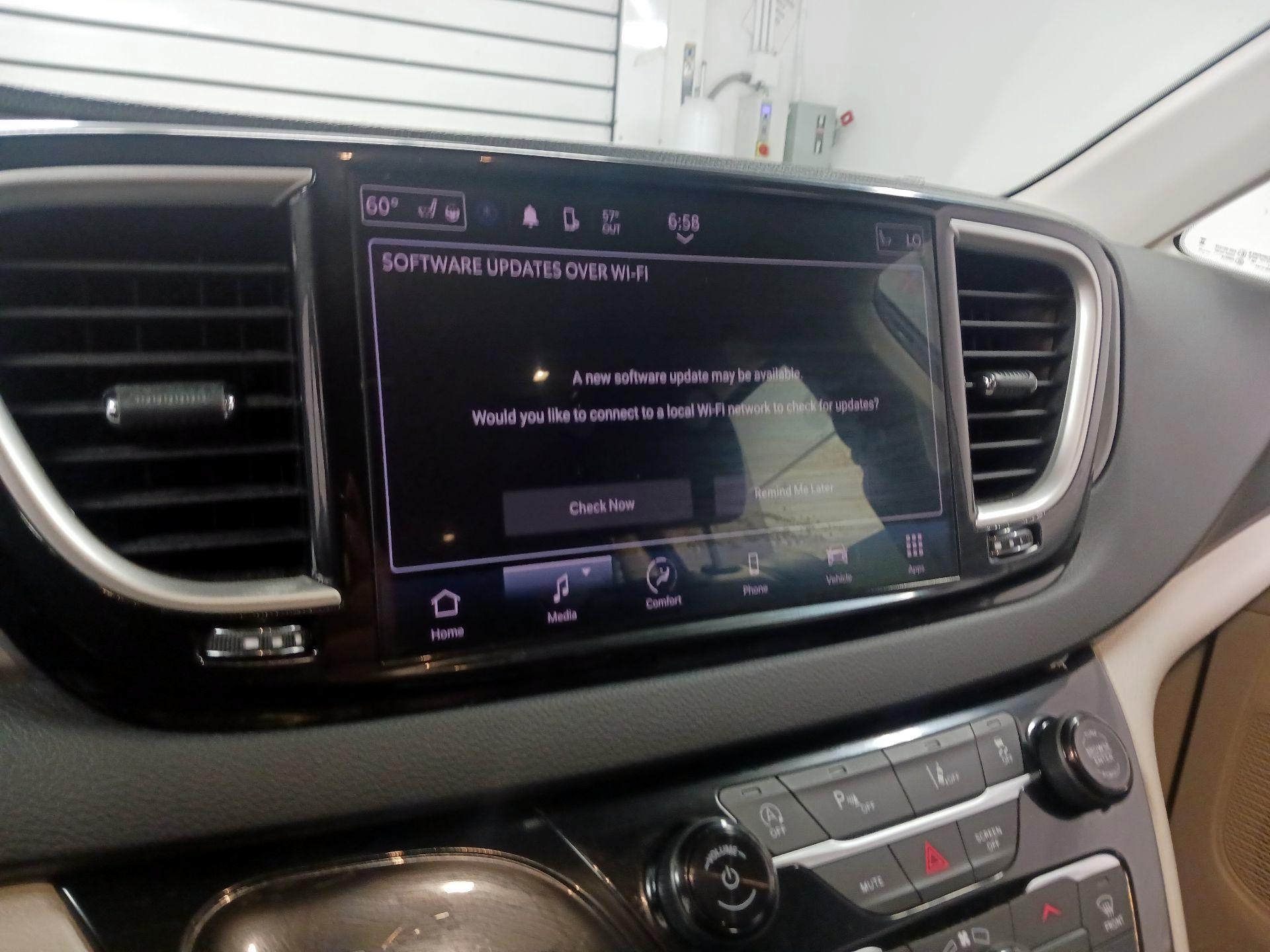 Thumbnail: 2023 Chrysler Pacifica - 14