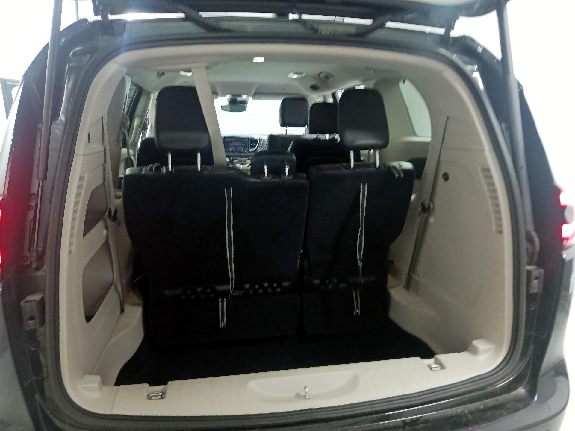 Thumbnail: 2023 Chrysler Pacifica - 18