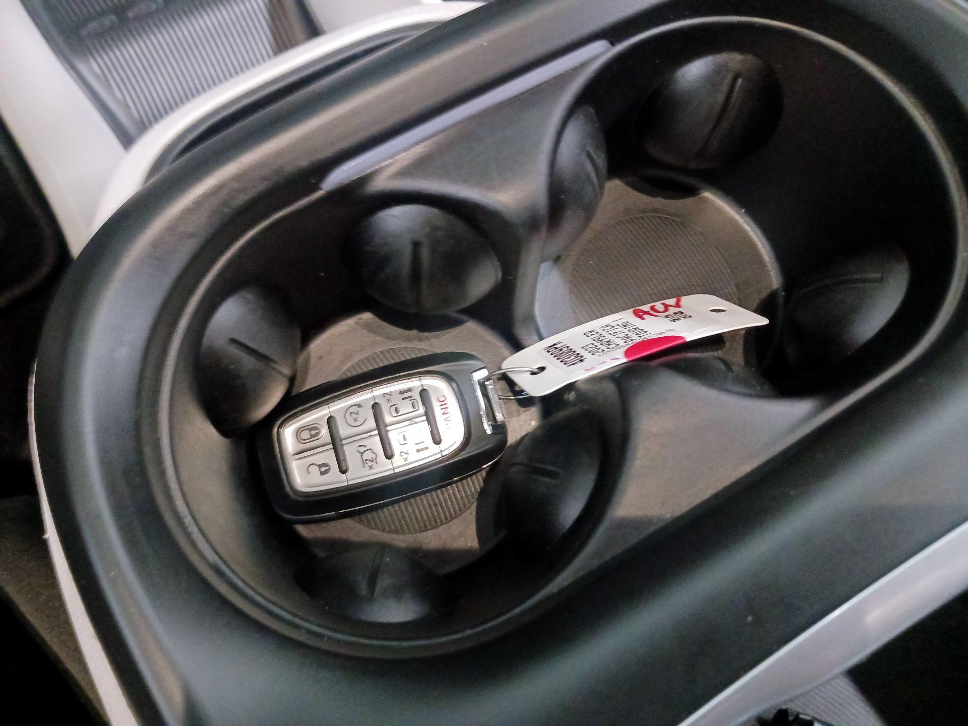 Thumbnail: 2023 Chrysler Pacifica - 20