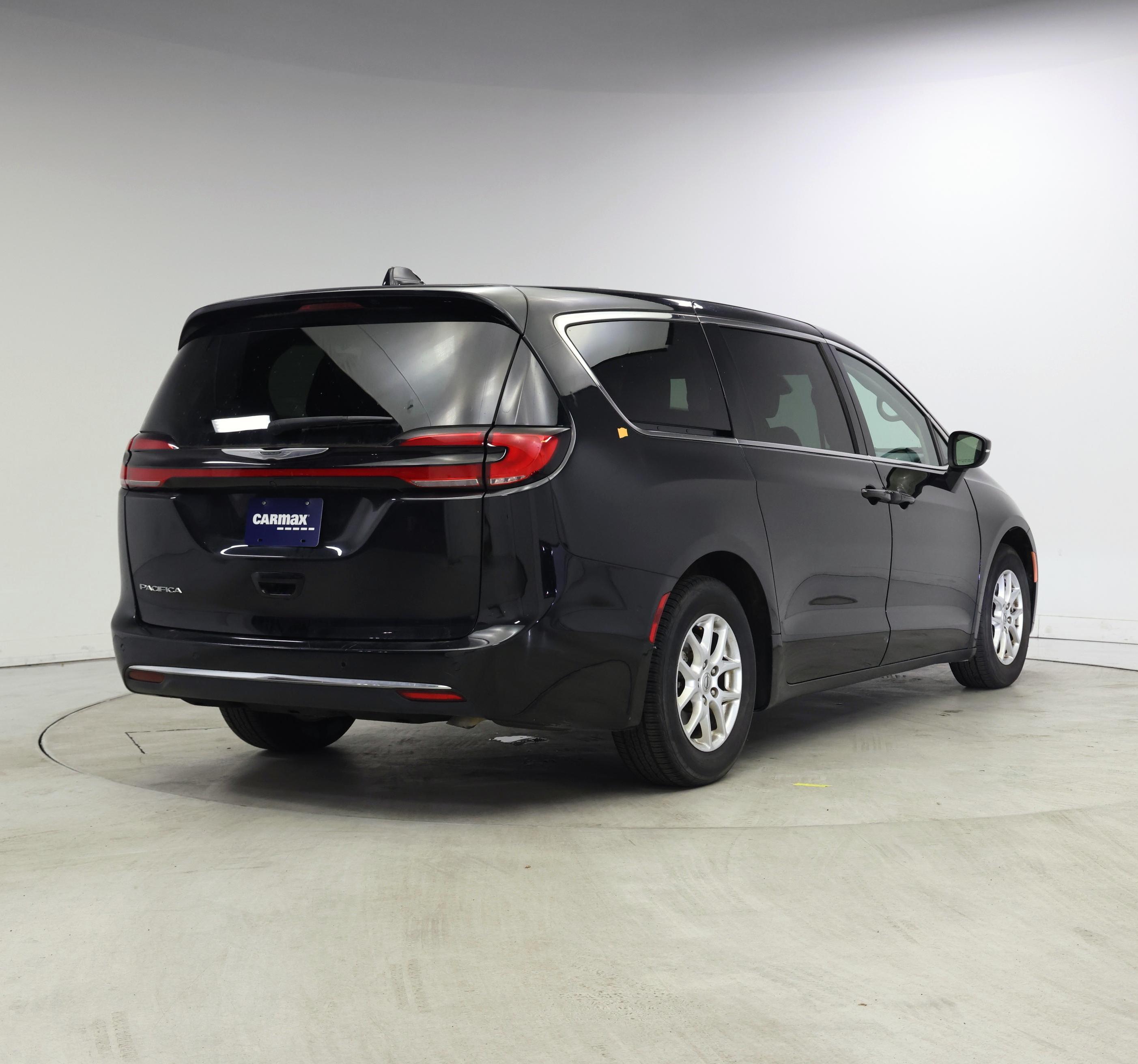 Thumbnail: 2023 Chrysler Pacifica - 8