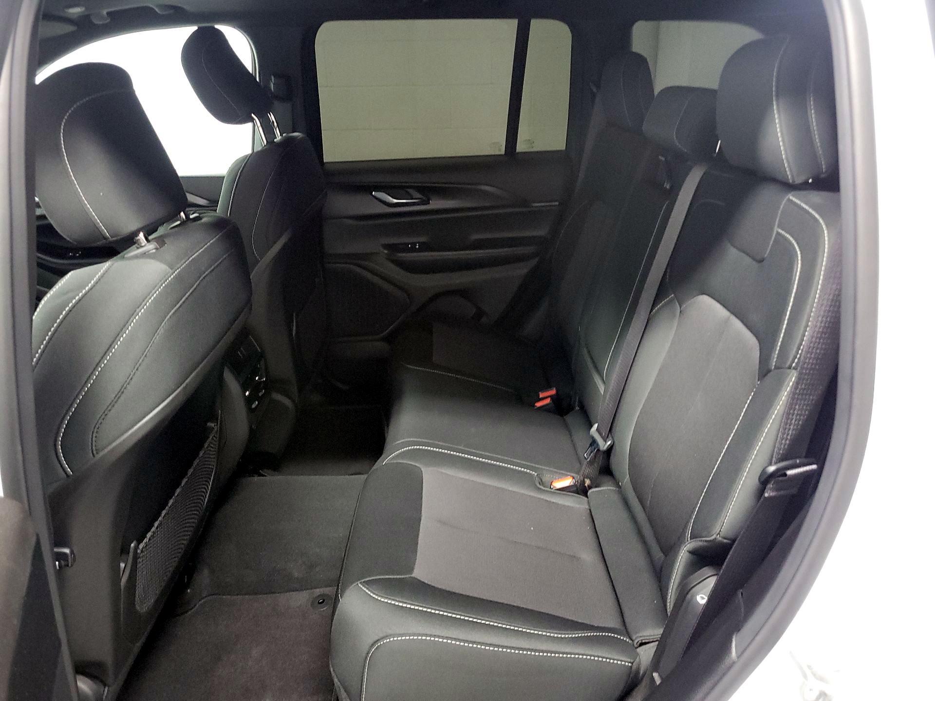 Thumbnail: 2025 Jeep Grand Cherokee - 18