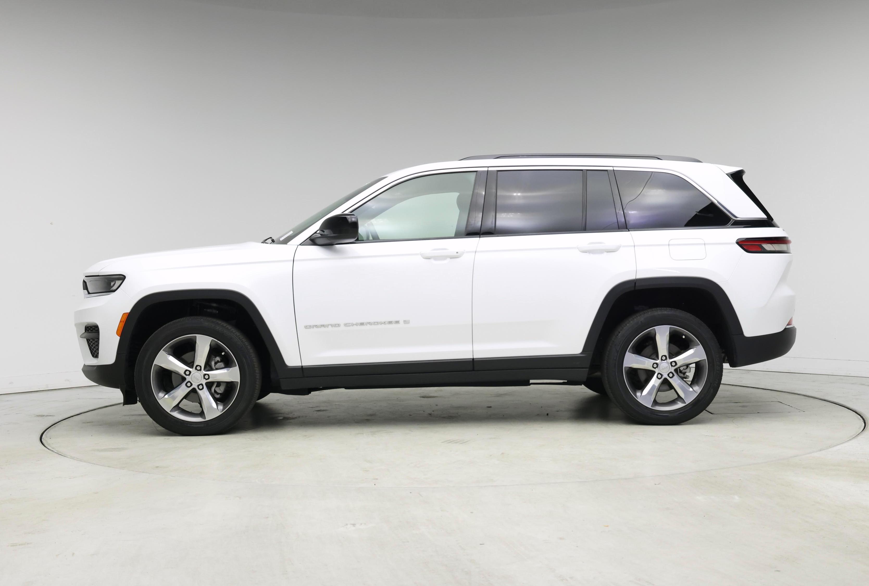 Thumbnail: 2025 Jeep Grand Cherokee - 3