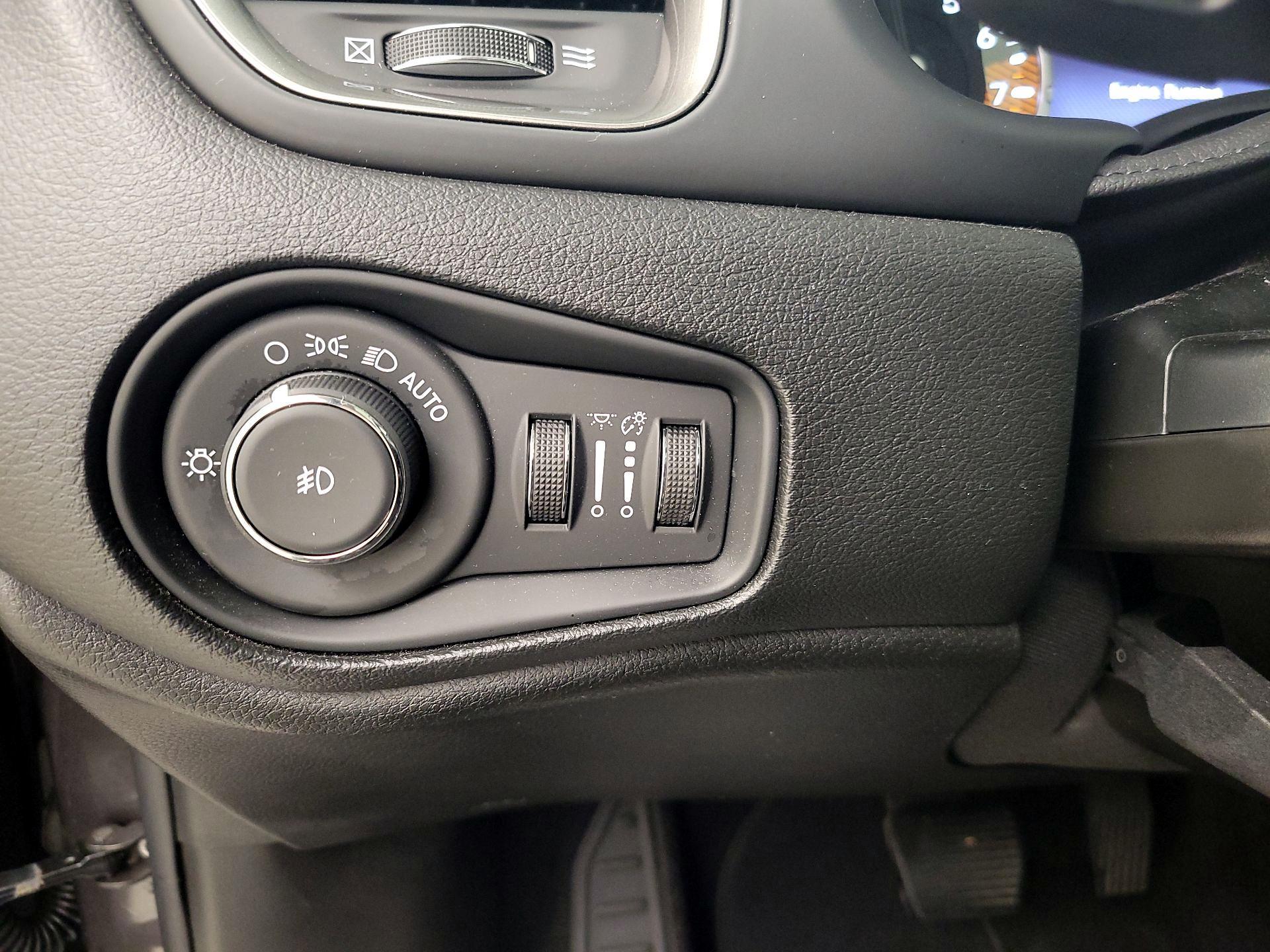 Thumbnail: 2020 Jeep Renegade - 13