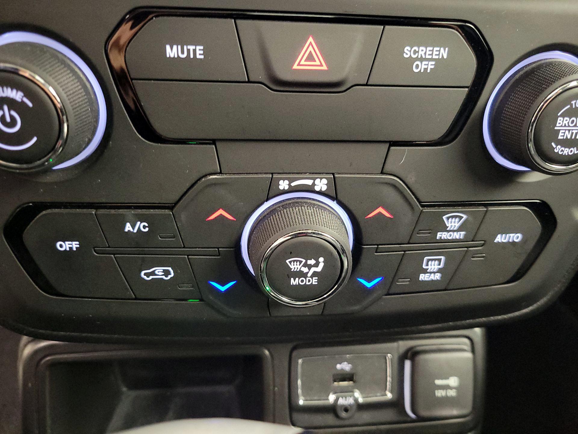 Thumbnail: 2020 Jeep Renegade - 17