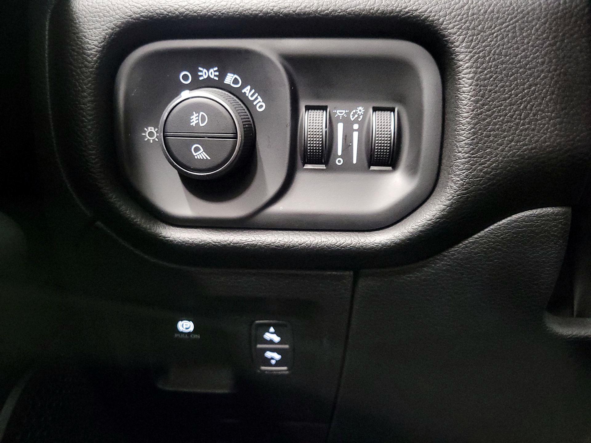 Thumbnail: 2025 RAM 1500 - 13