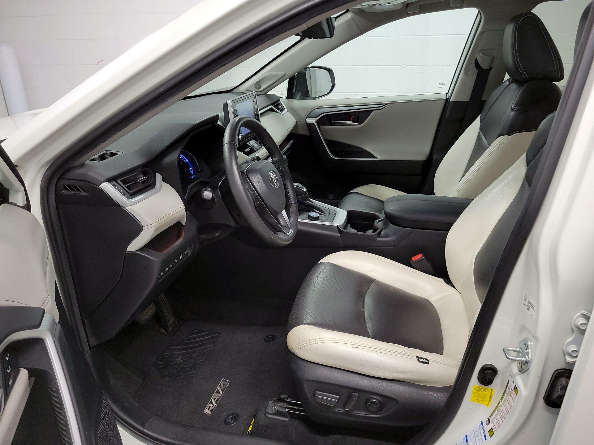 Thumbnail: 2021 Toyota RAV4 - 11