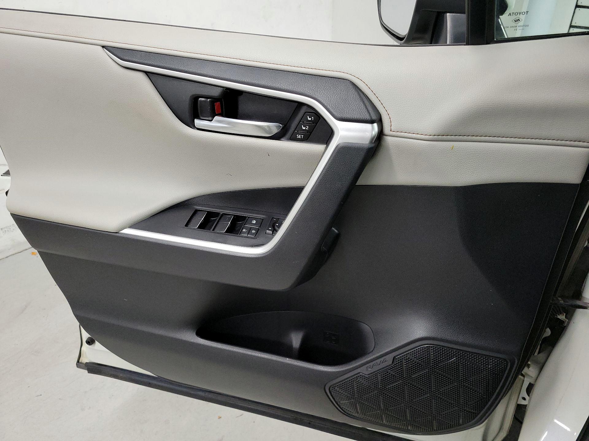 Thumbnail: 2021 Toyota RAV4 - 12