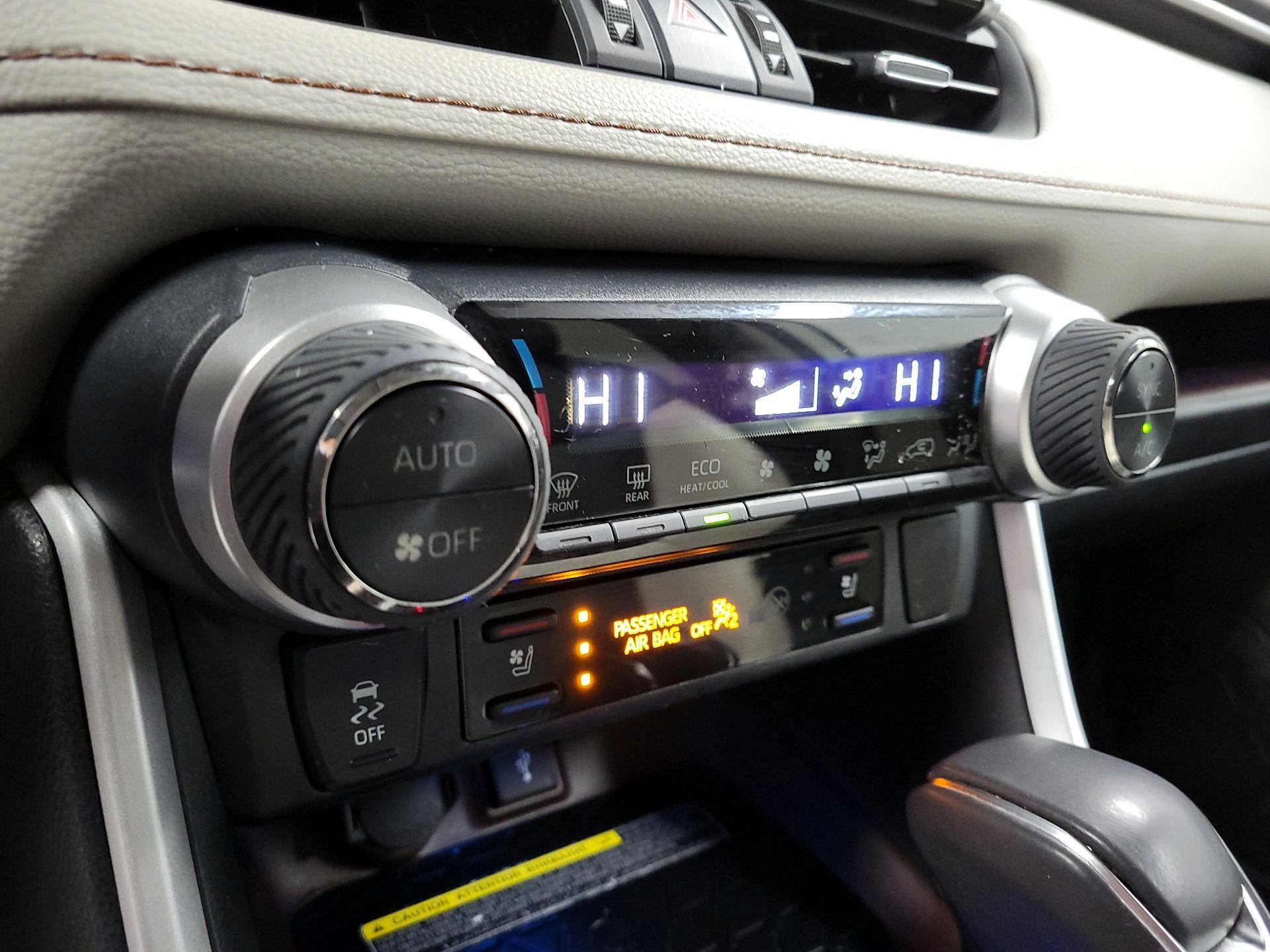 Thumbnail: 2021 Toyota RAV4 - 17