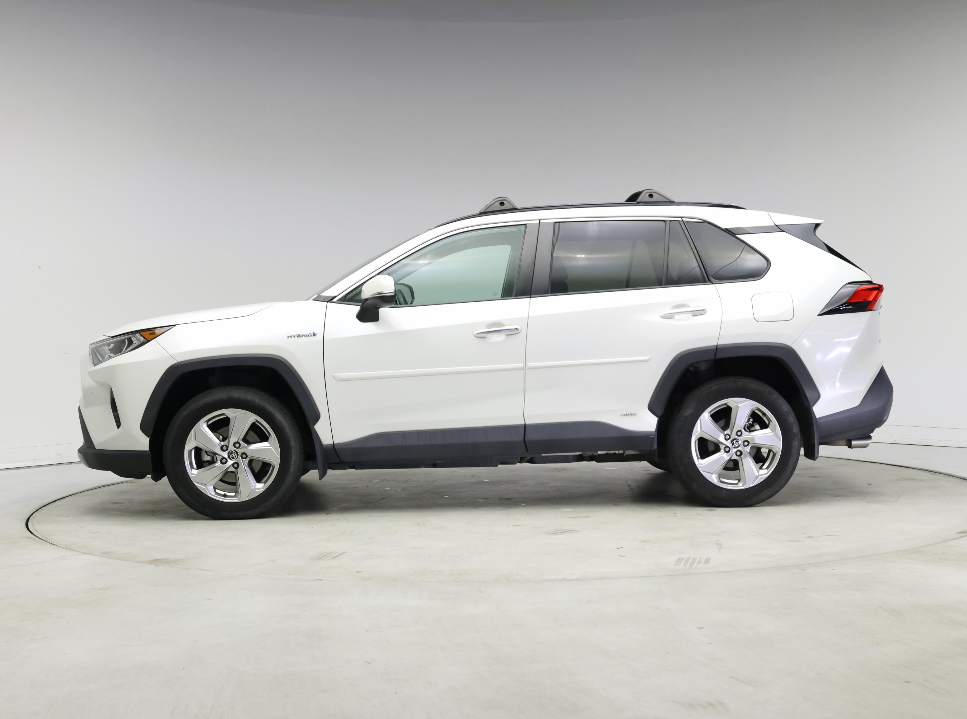 Thumbnail: 2021 Toyota RAV4 - 3