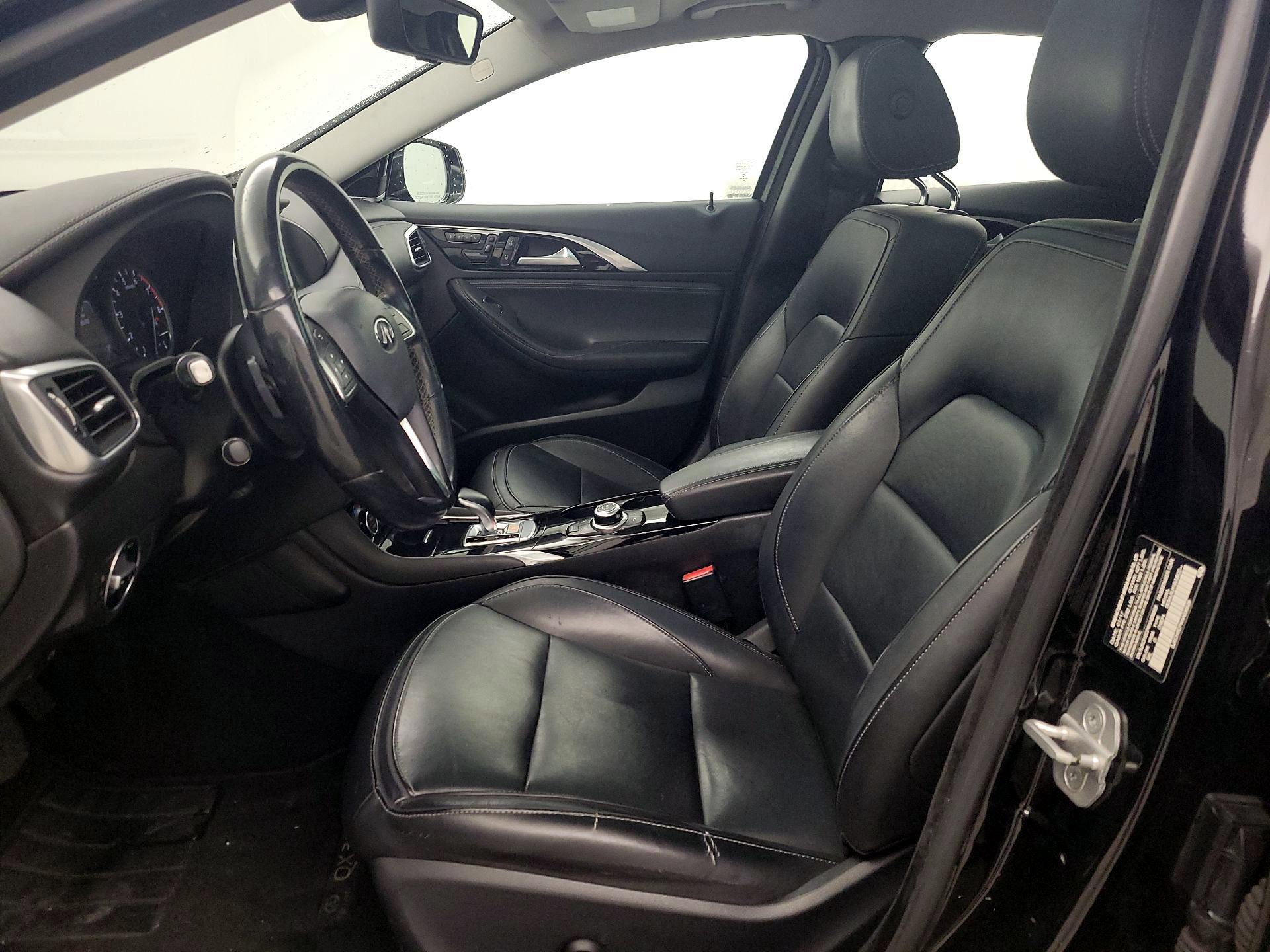 Thumbnail: 2017 INFINITI QX30 - 11