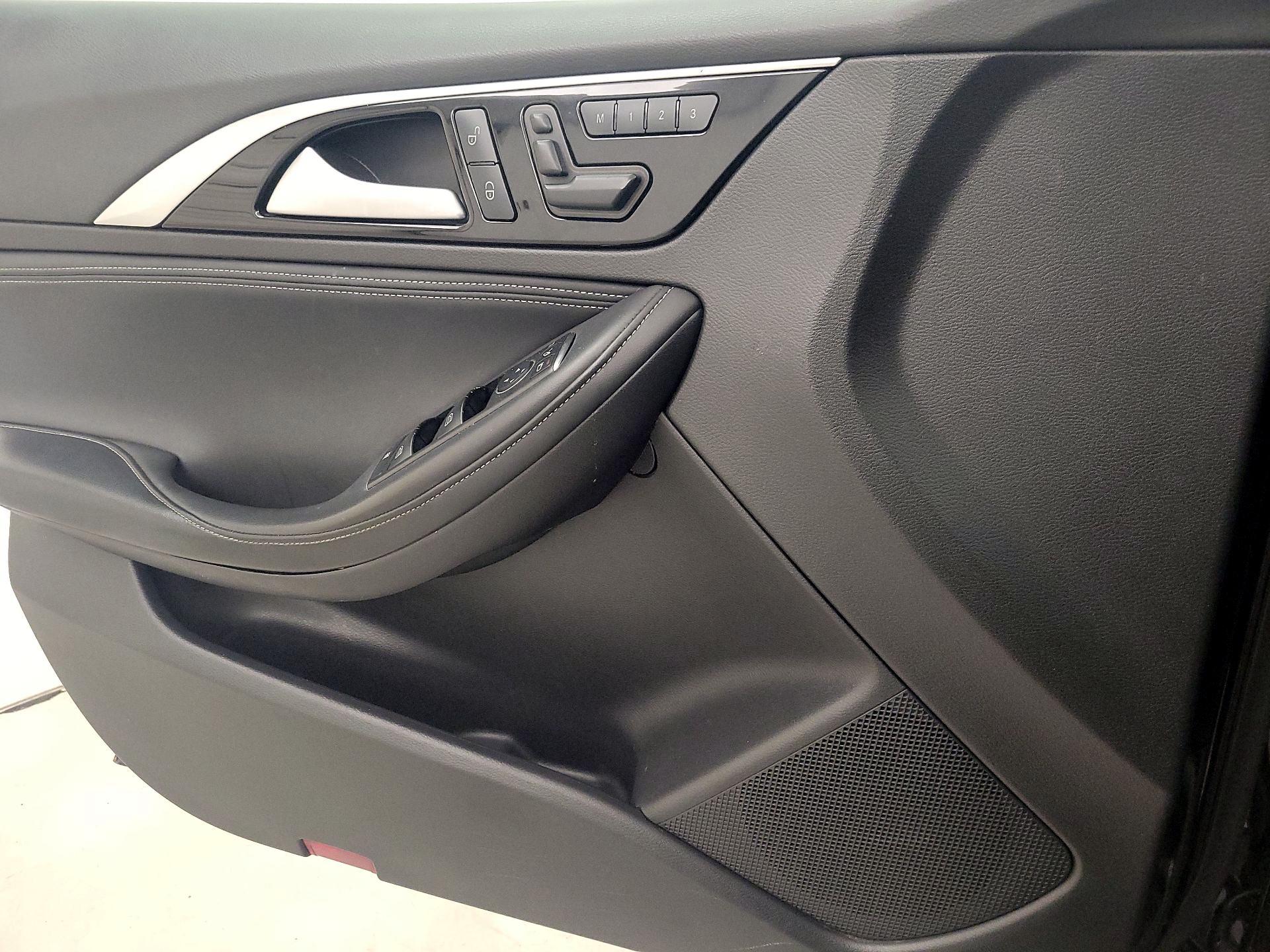 Thumbnail: 2017 INFINITI QX30 - 12