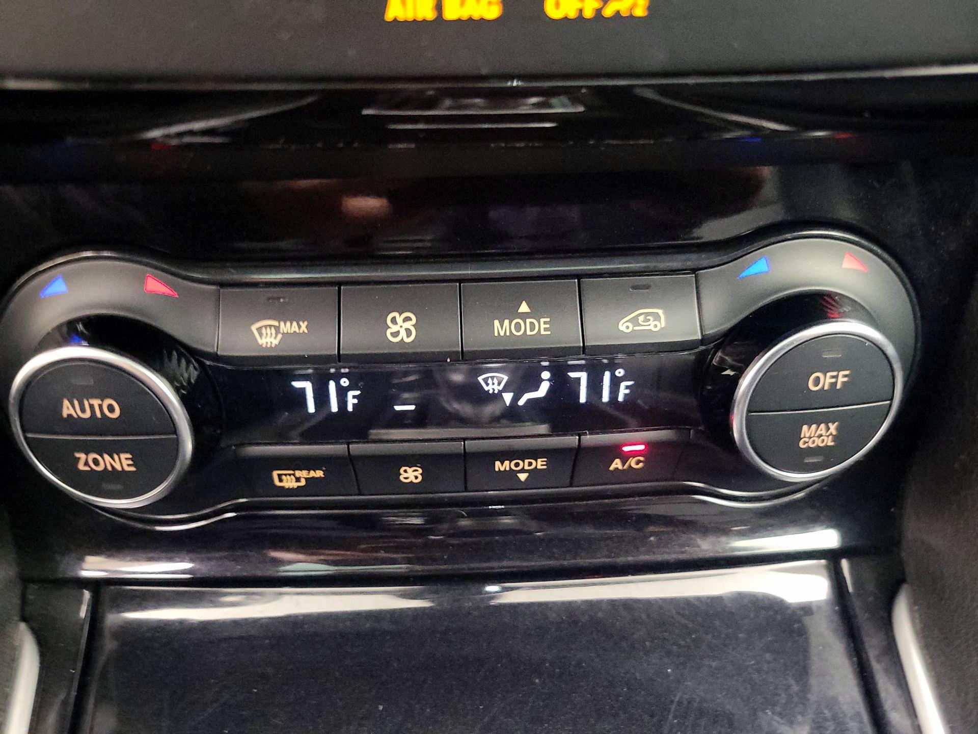 Thumbnail: 2017 INFINITI QX30 - 16