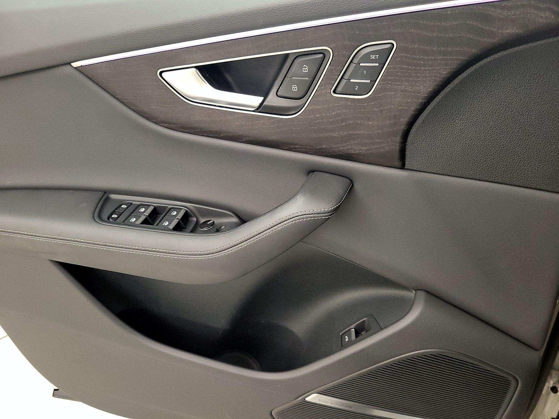 Thumbnail: 2023 Audi Q8 - 12