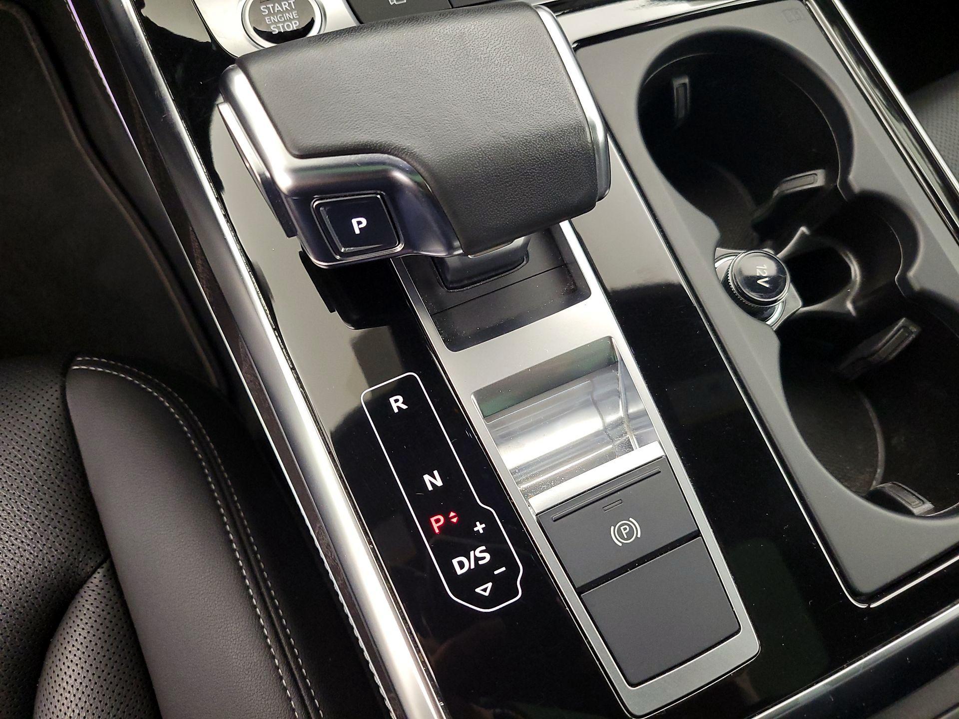 Thumbnail: 2023 Audi Q8 - 18