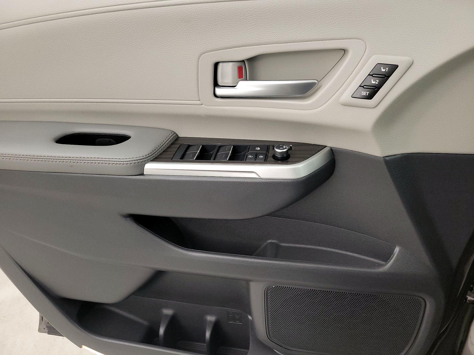 Thumbnail: 2024 Toyota Sienna - 12