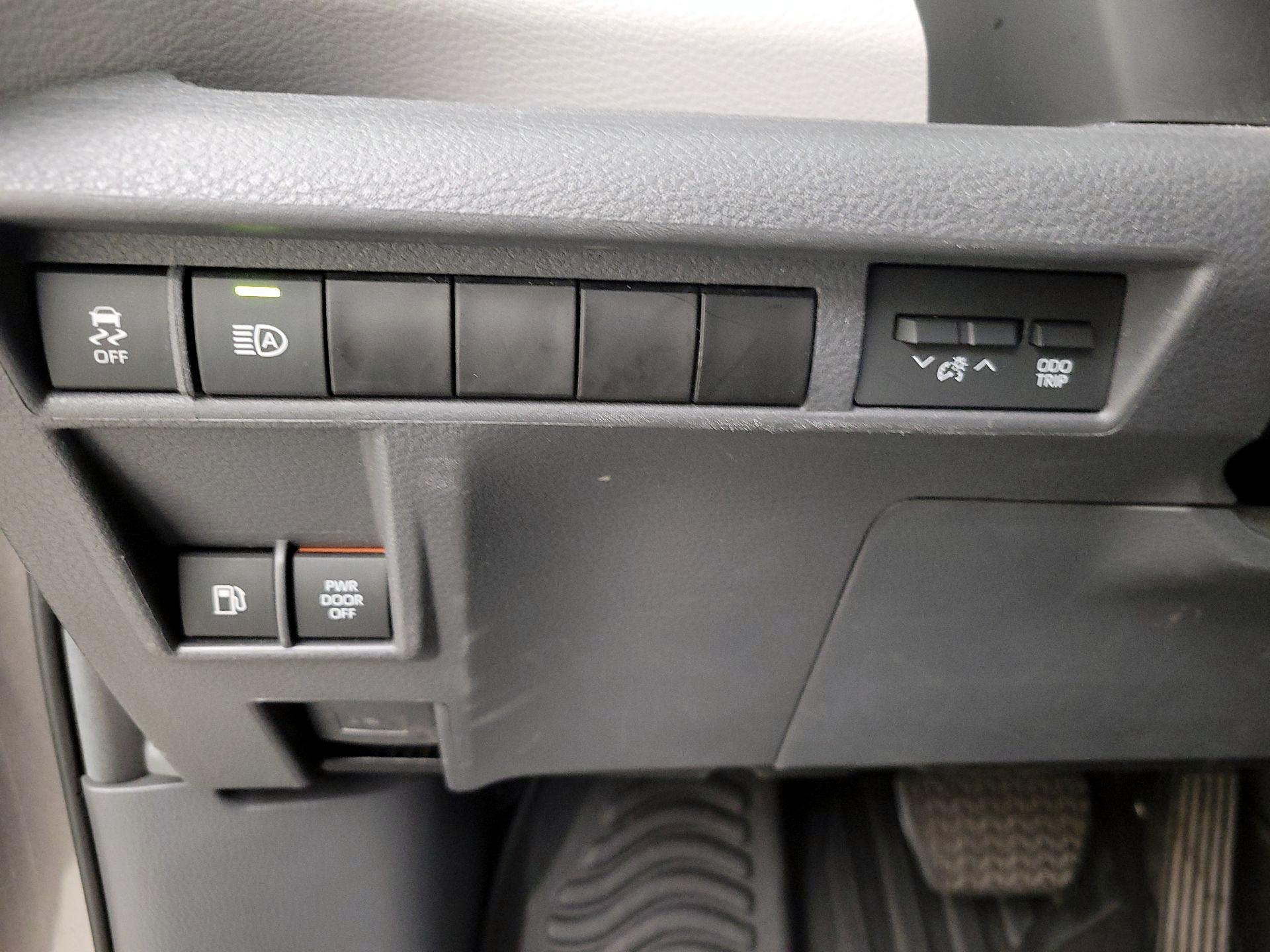 Thumbnail: 2024 Toyota Sienna - 13