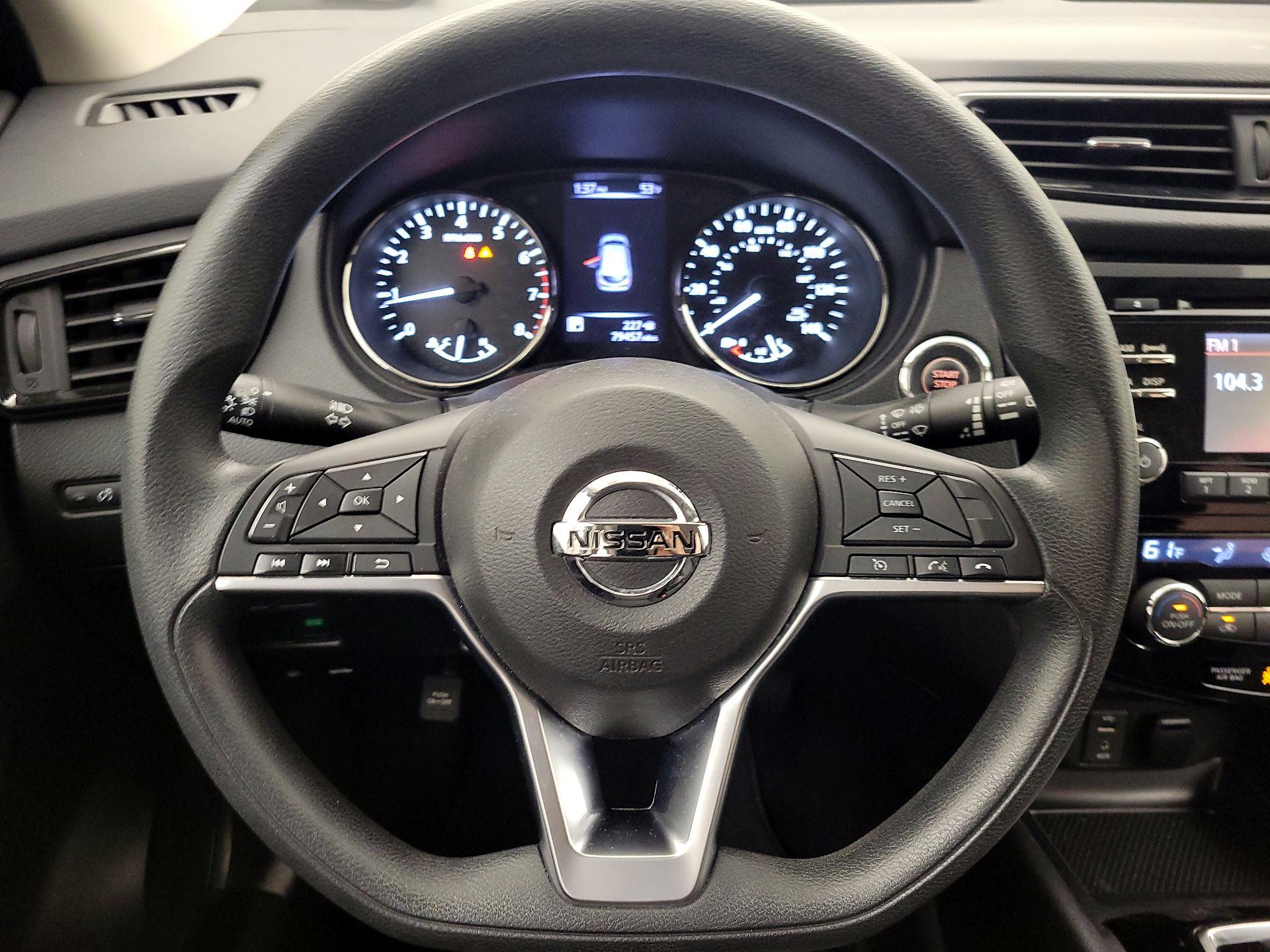 Thumbnail: 2018 Nissan Rogue Sport - 10