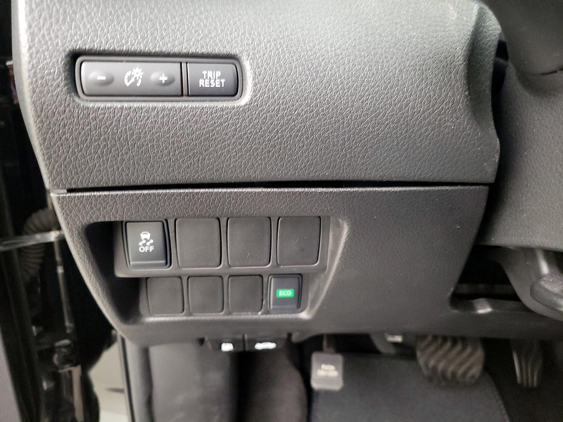 Thumbnail: 2018 Nissan Rogue Sport - 13