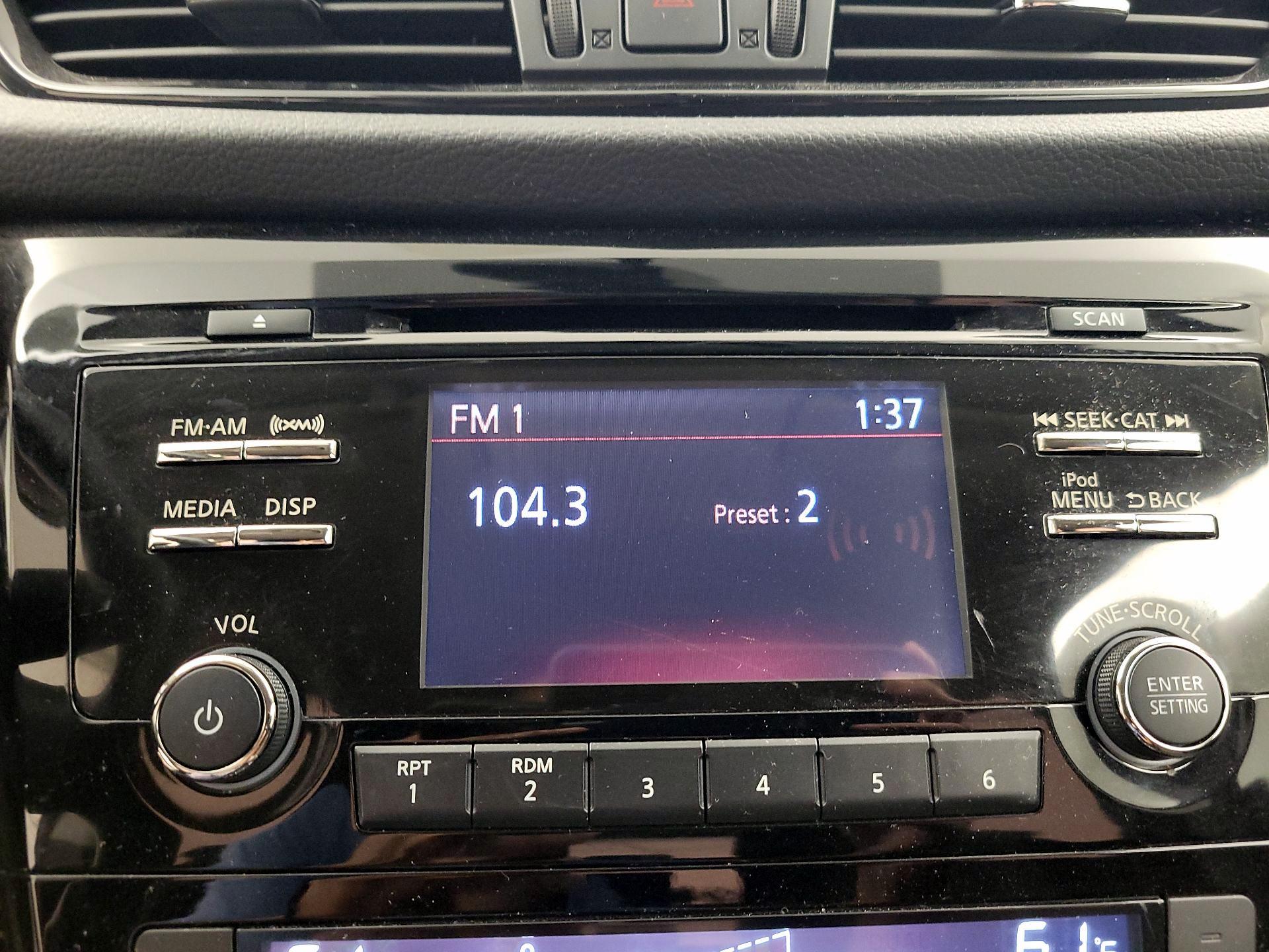 Thumbnail: 2018 Nissan Rogue Sport - 15