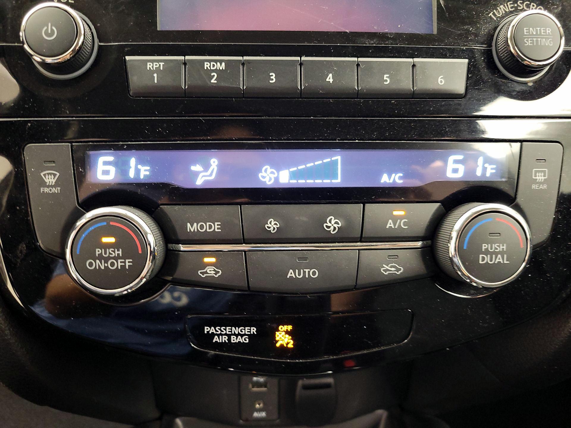 Thumbnail: 2018 Nissan Rogue Sport - 16