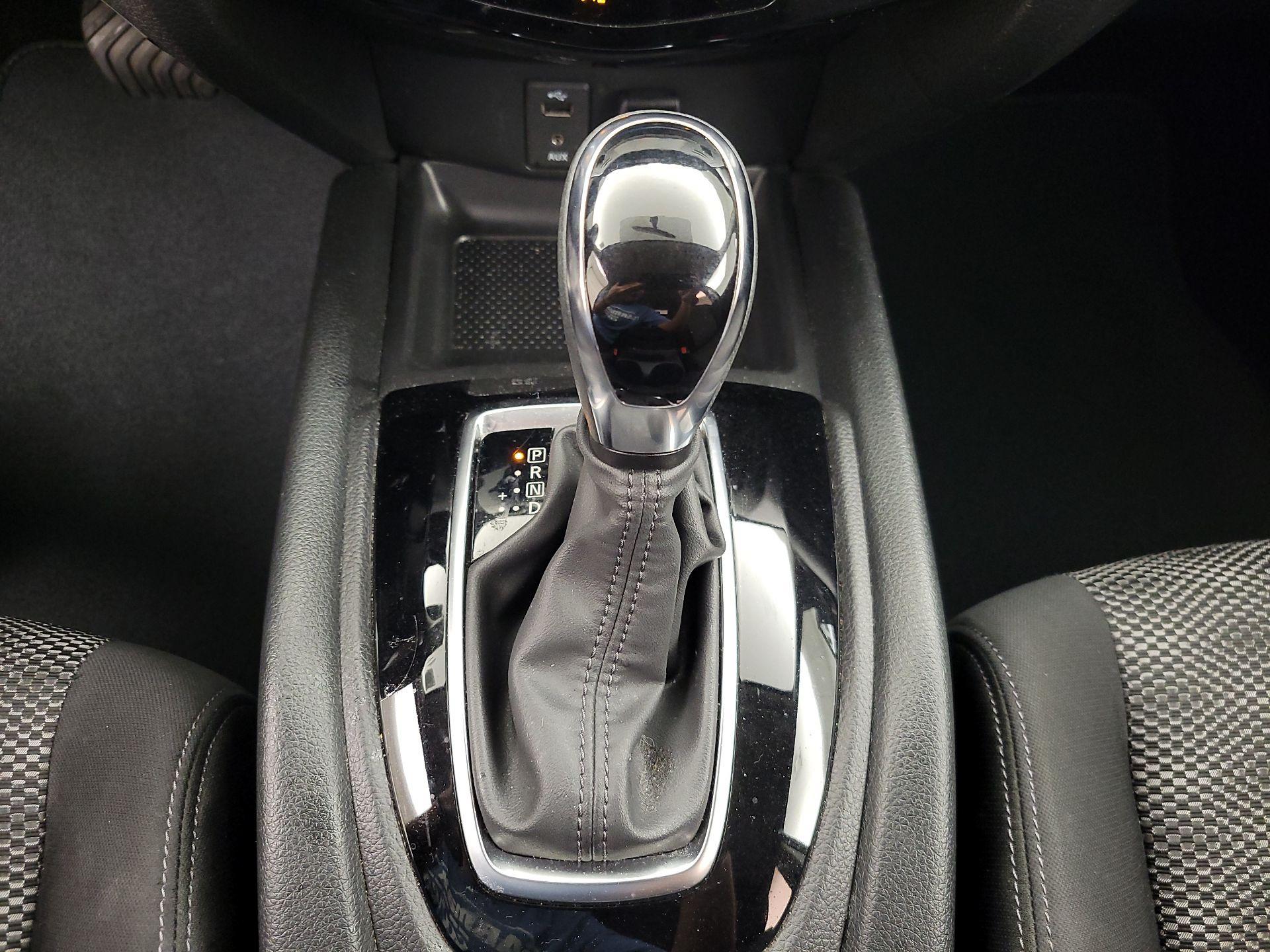 Thumbnail: 2018 Nissan Rogue Sport - 17