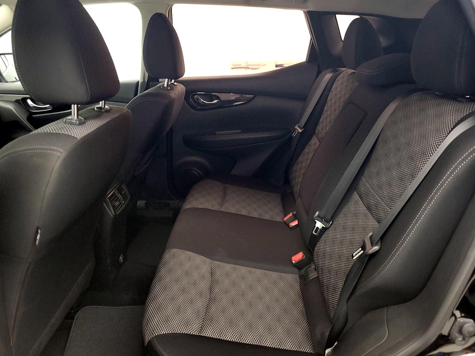 Thumbnail: 2018 Nissan Rogue Sport - 19