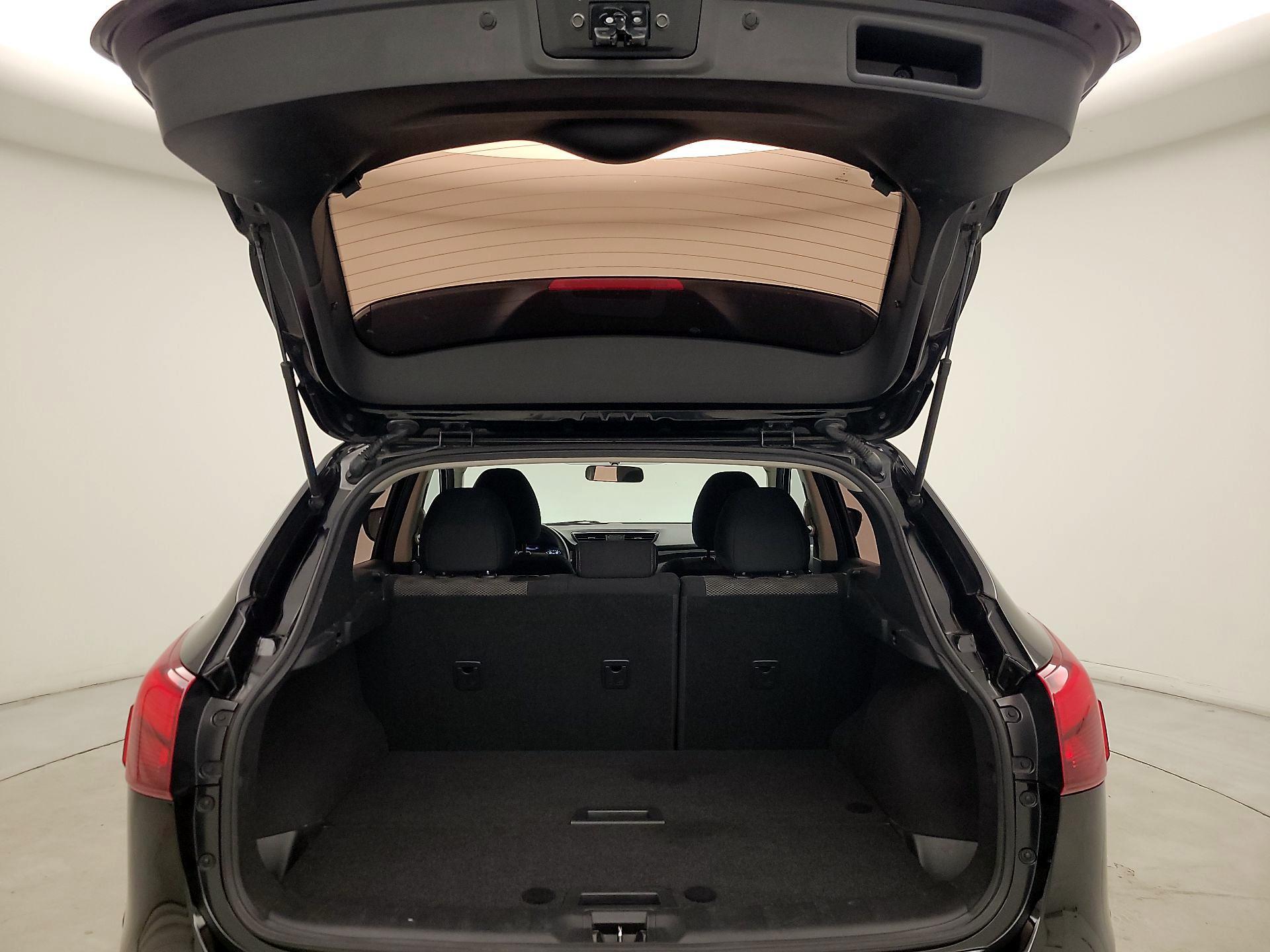 Thumbnail: 2018 Nissan Rogue Sport - 20