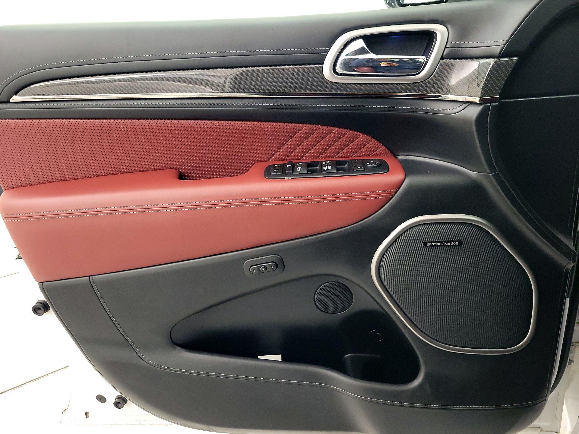 Thumbnail: 2017 Jeep Grand Cherokee - 12