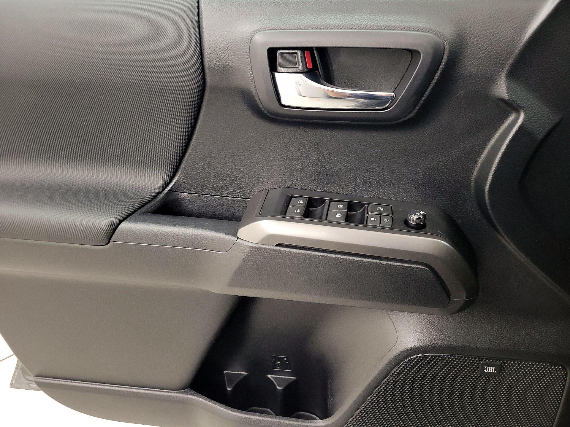 Thumbnail: 2019 Toyota Tacoma - 12