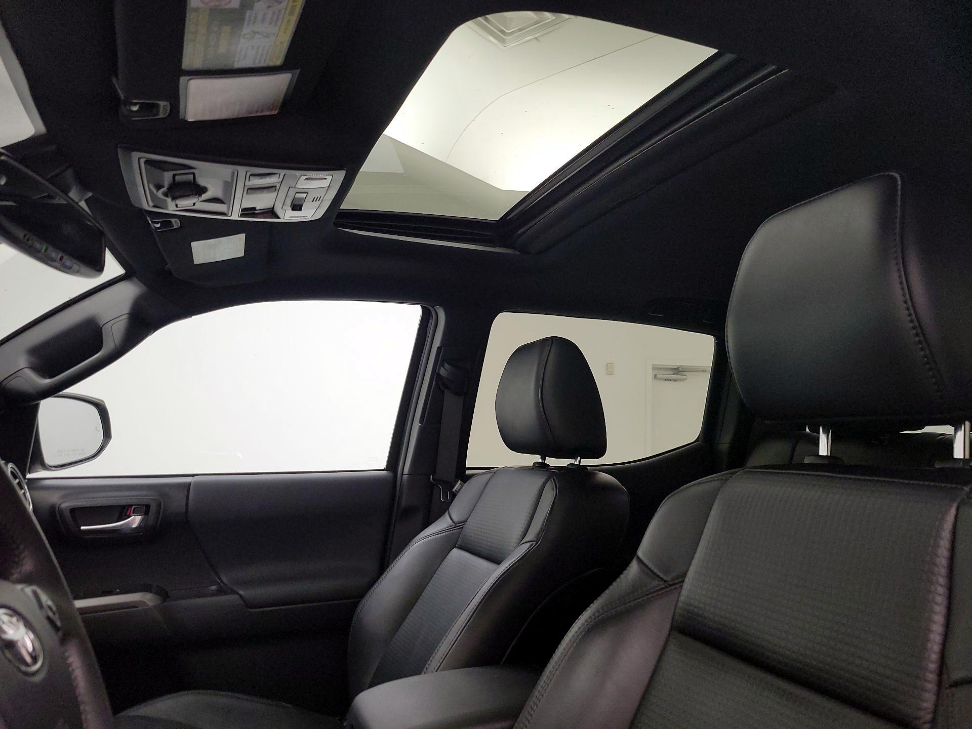 Thumbnail: 2019 Toyota Tacoma - 19