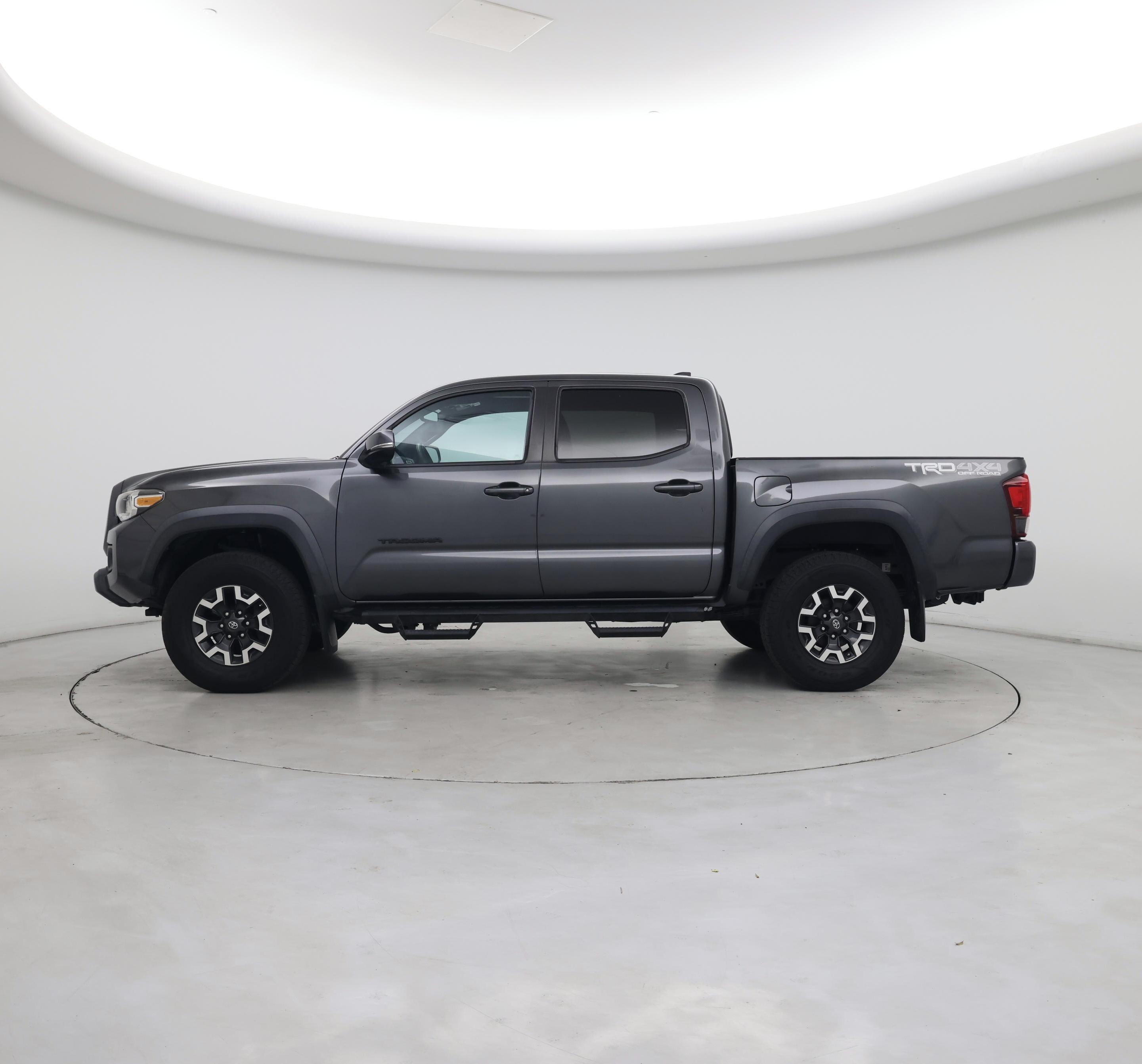 Thumbnail: 2019 Toyota Tacoma - 3