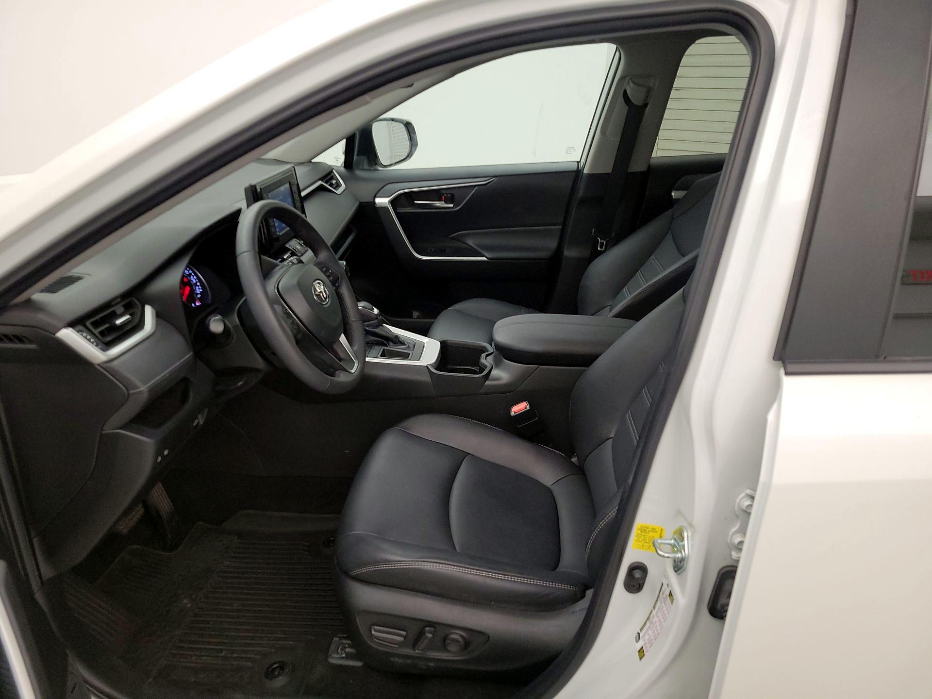 Thumbnail: 2022 Toyota RAV4 - 11