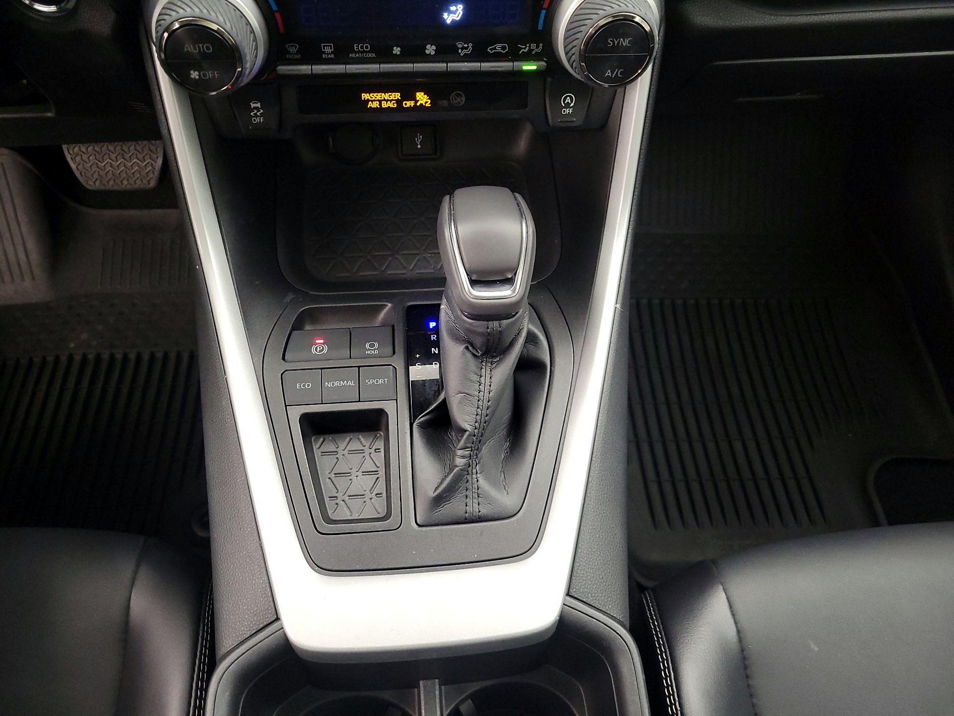 Thumbnail: 2022 Toyota RAV4 - 17