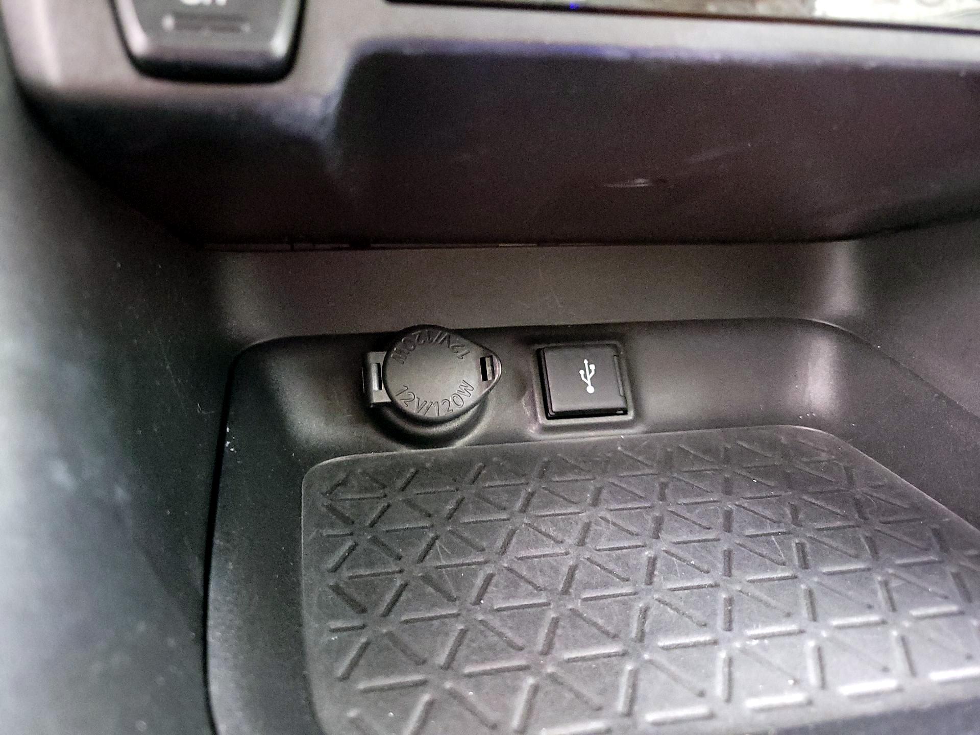 Thumbnail: 2022 Toyota RAV4 - 18