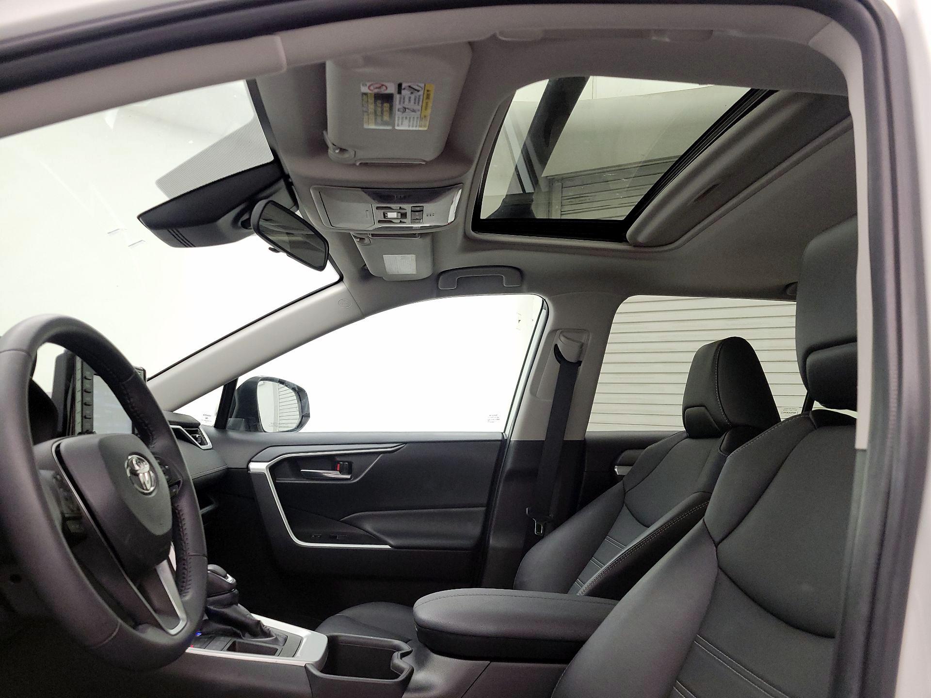 Thumbnail: 2022 Toyota RAV4 - 19