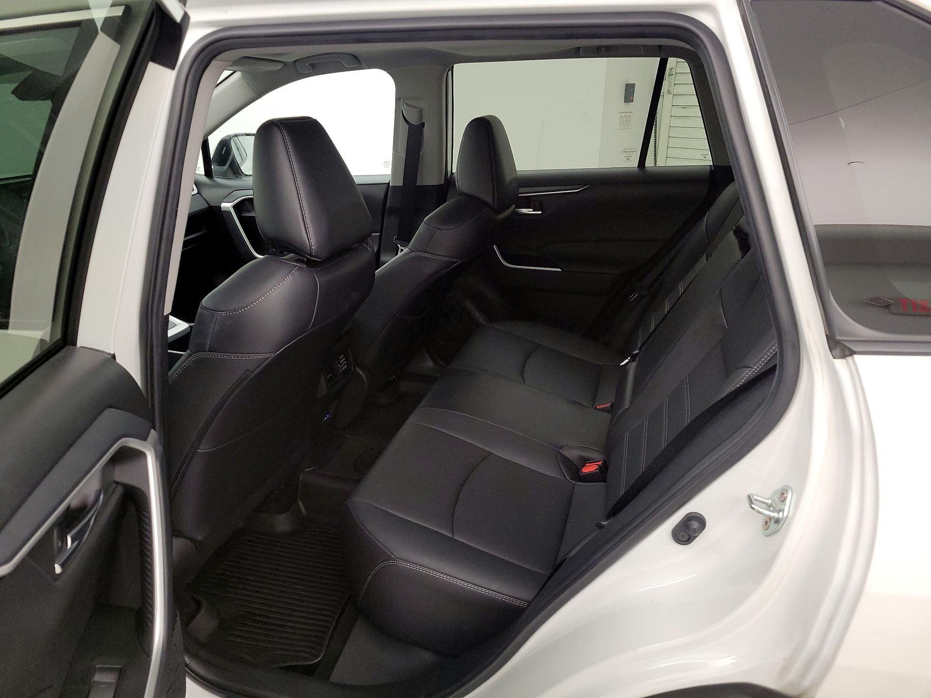 Thumbnail: 2022 Toyota RAV4 - 20