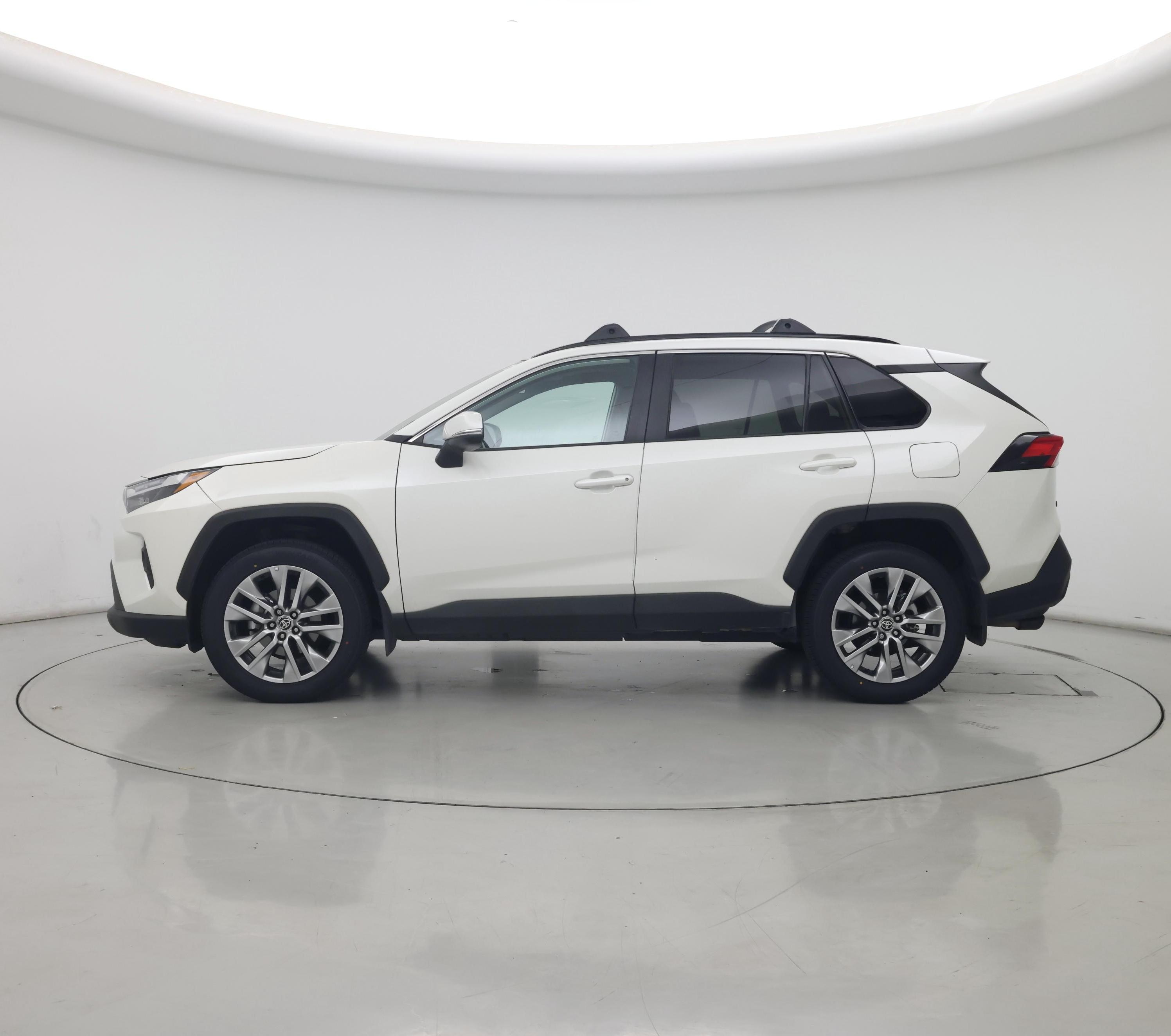 Thumbnail: 2022 Toyota RAV4 - 3