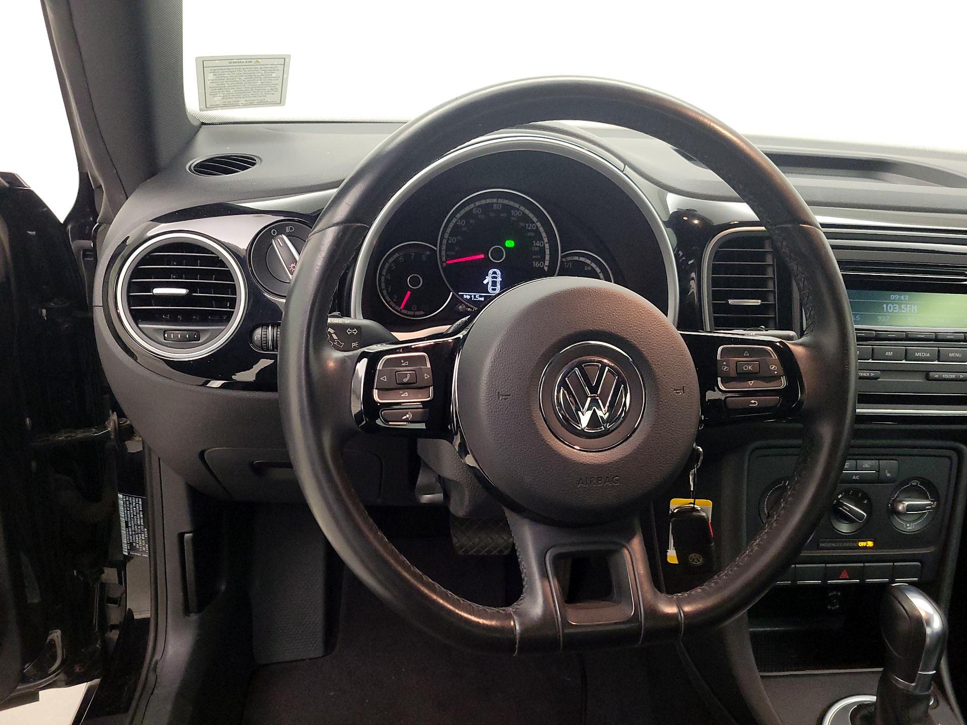 Thumbnail: 2014 Volkswagen Beetle - 10