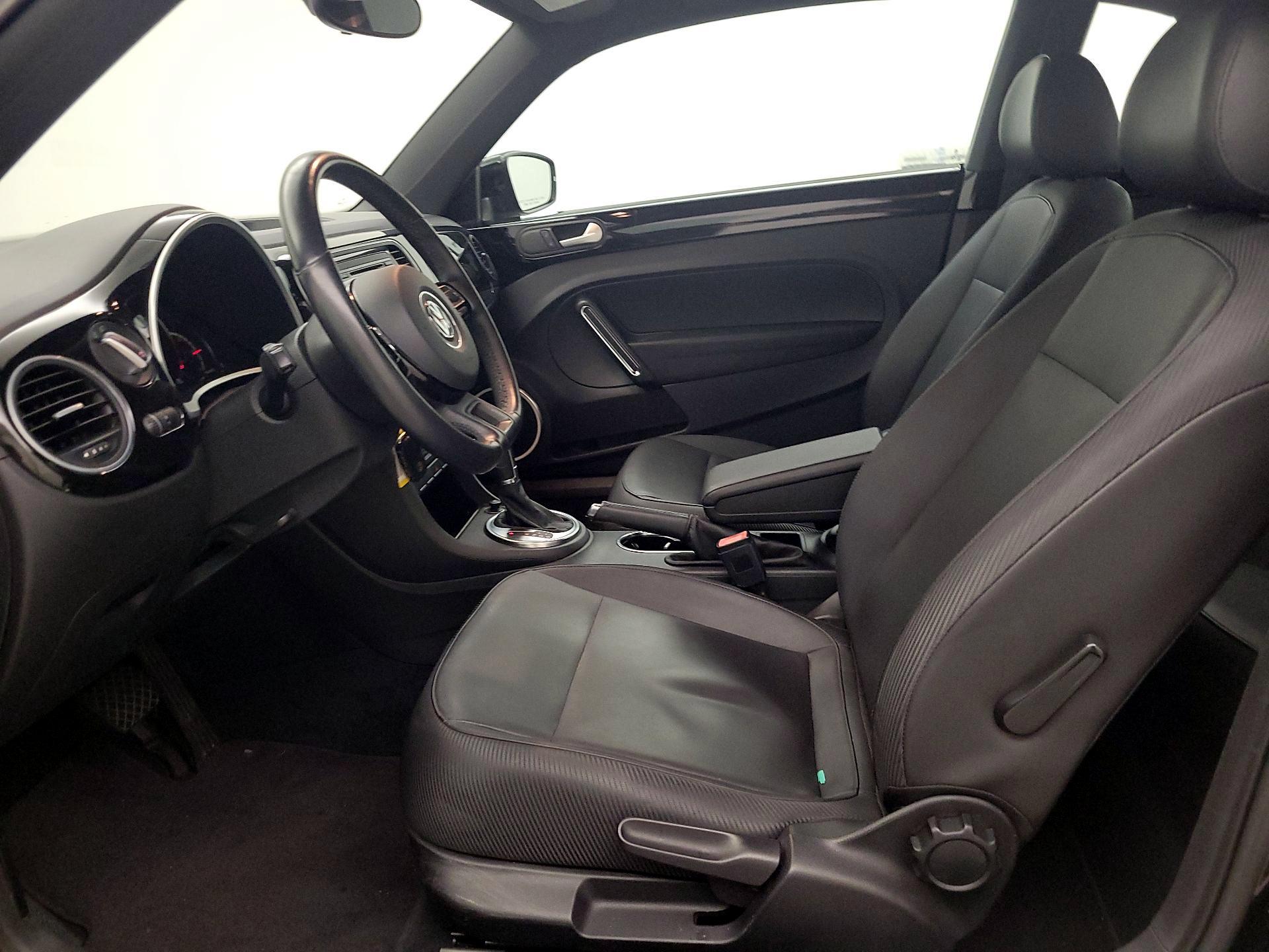 Thumbnail: 2014 Volkswagen Beetle - 11