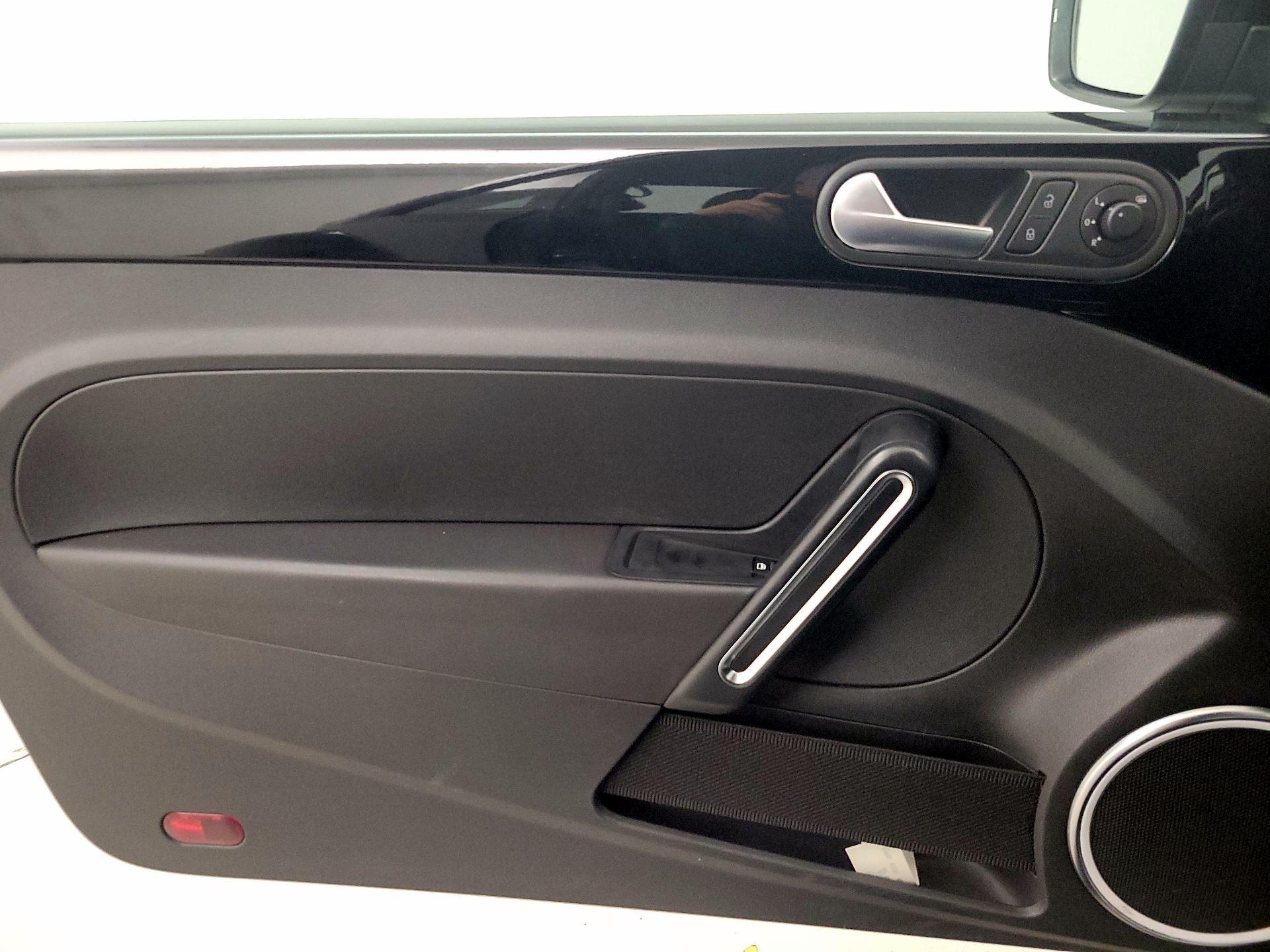 Thumbnail: 2014 Volkswagen Beetle - 12