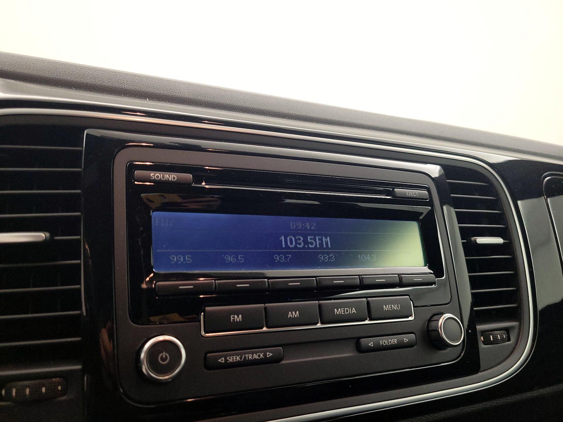 Thumbnail: 2014 Volkswagen Beetle - 14