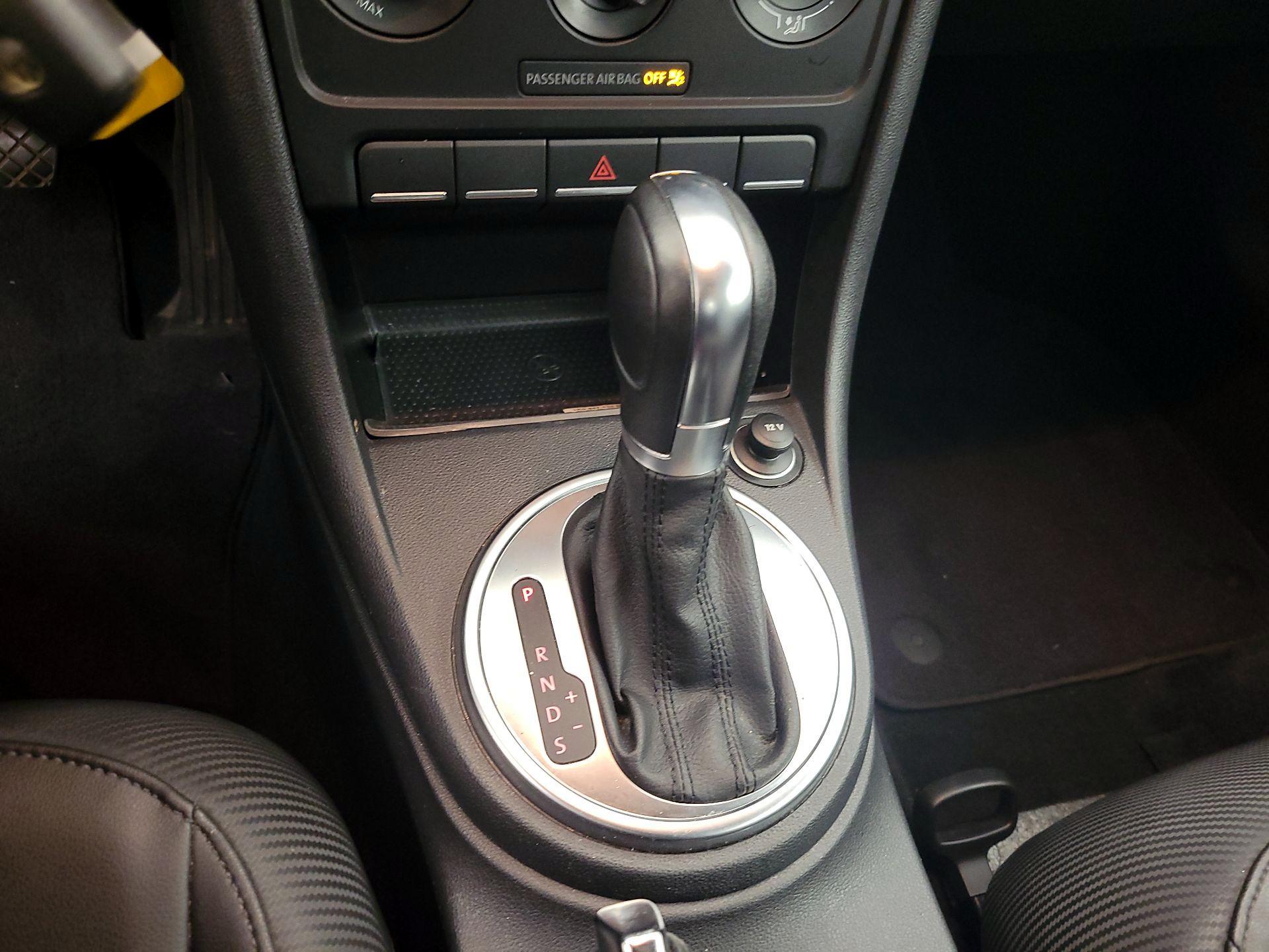 Thumbnail: 2014 Volkswagen Beetle - 16