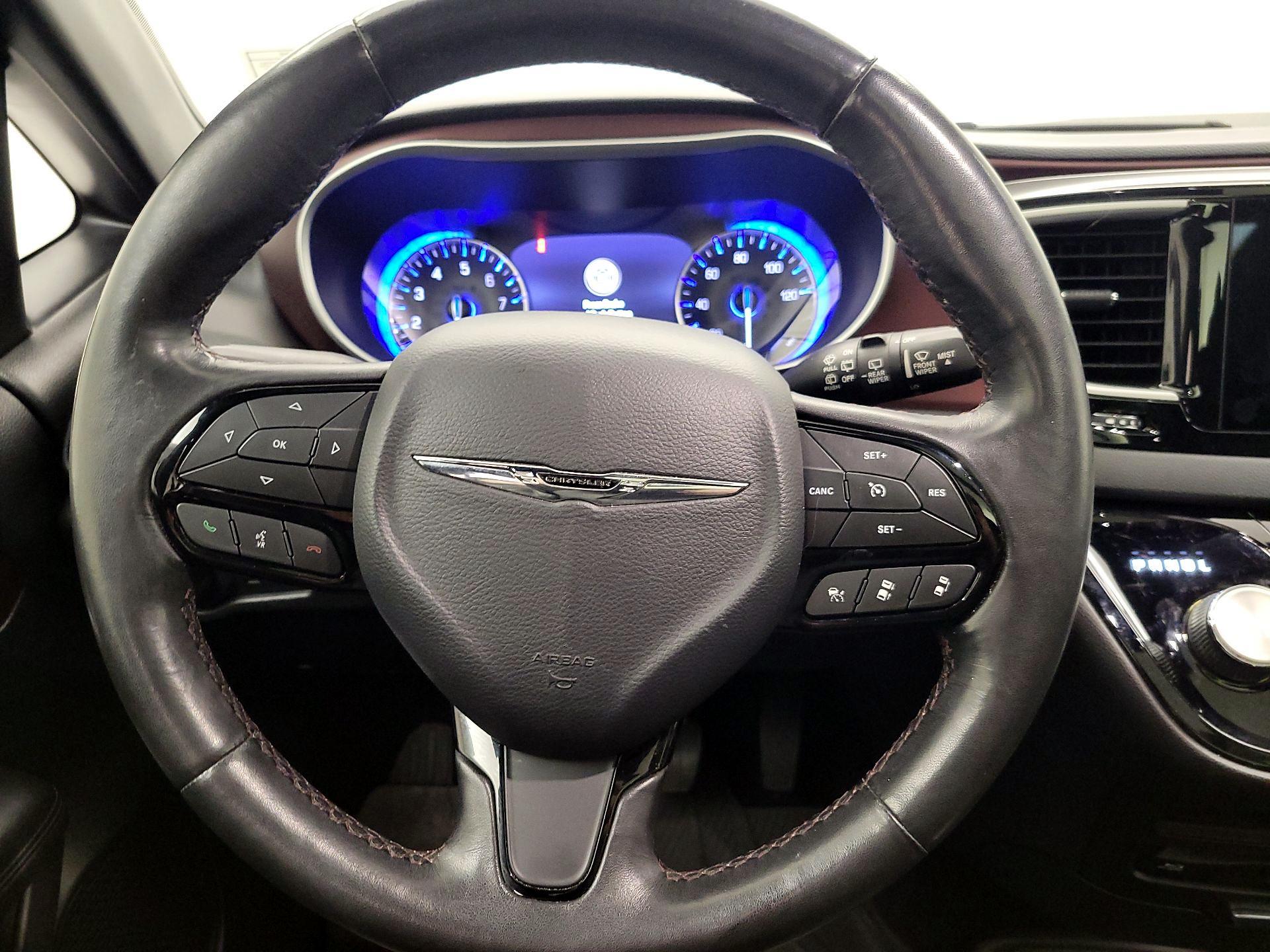 Thumbnail: 2020 Chrysler Pacifica - 10