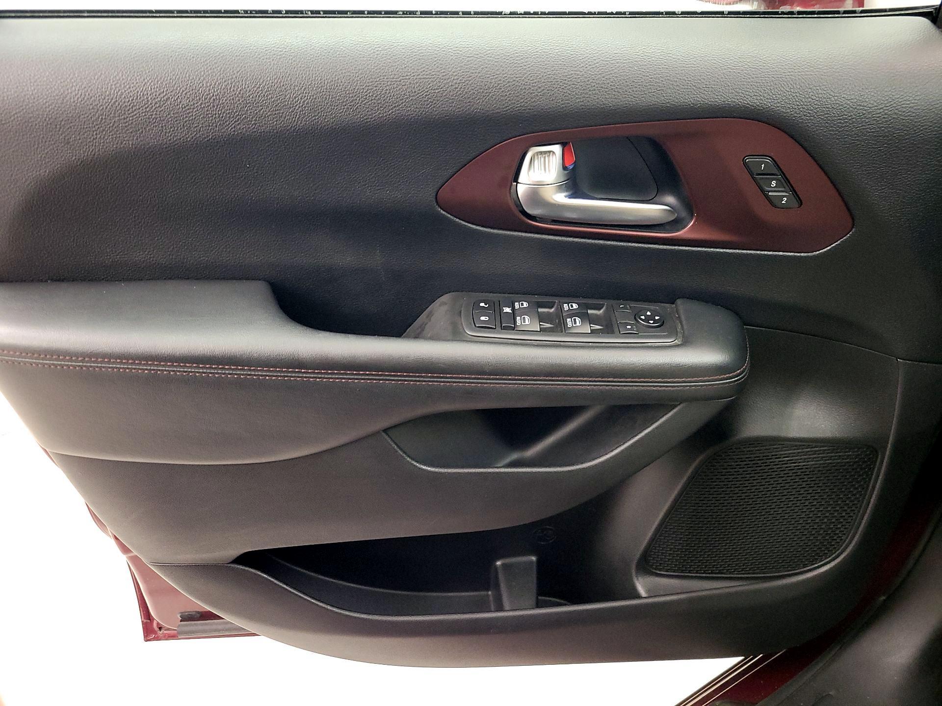 Thumbnail: 2020 Chrysler Pacifica - 12