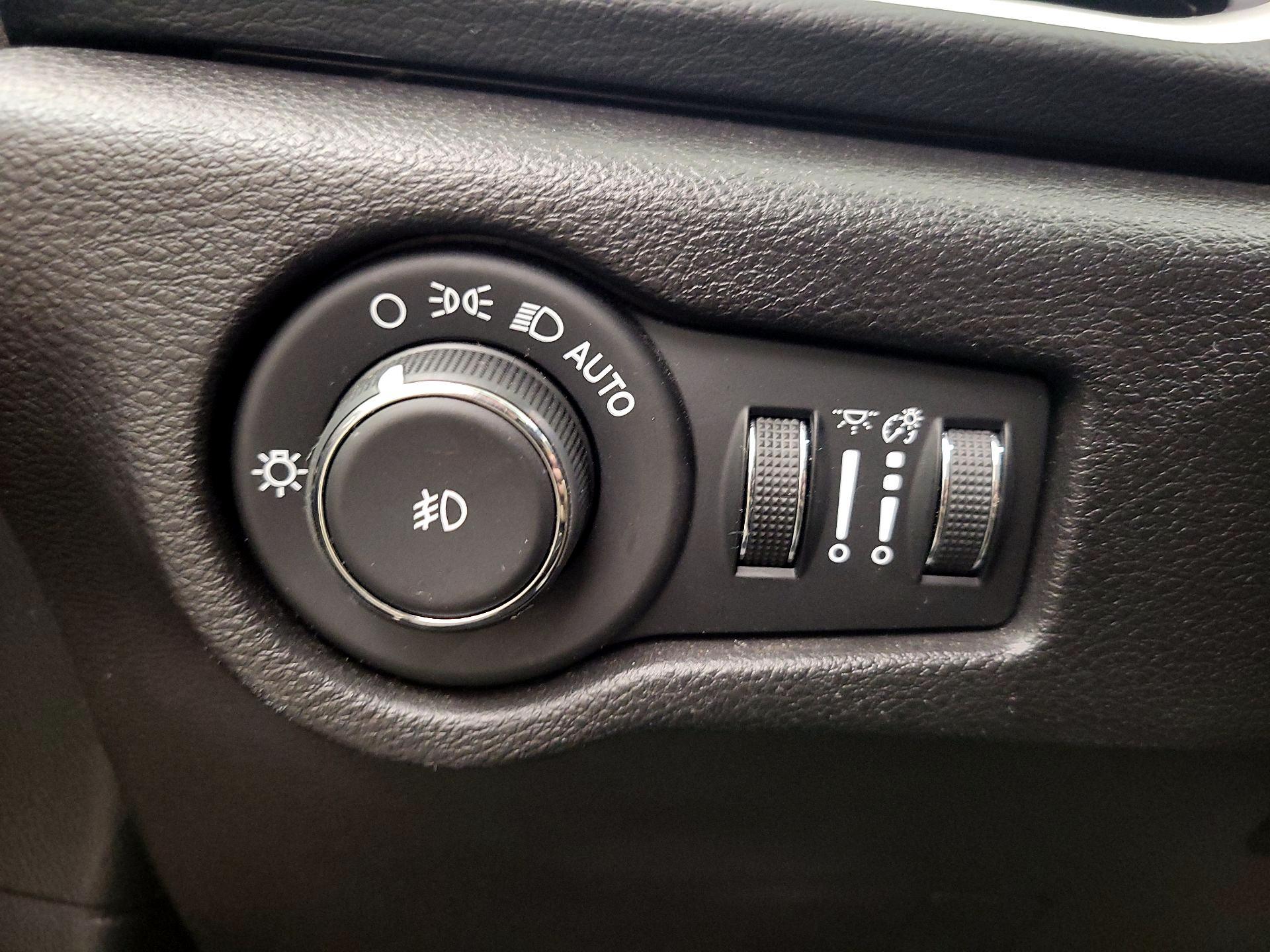 Thumbnail: 2020 Chrysler Pacifica - 13