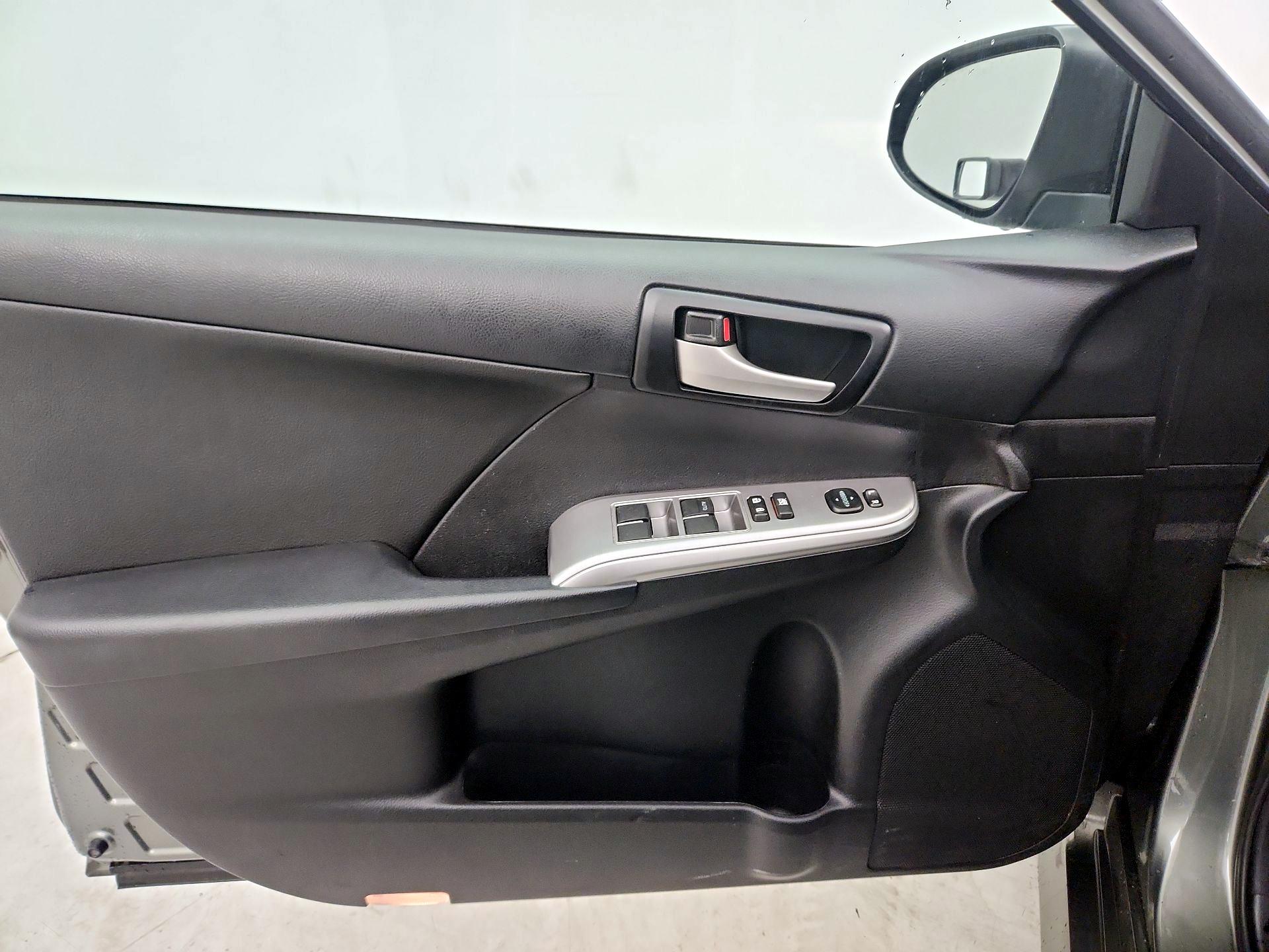 Thumbnail: 2014 Toyota Camry - 12