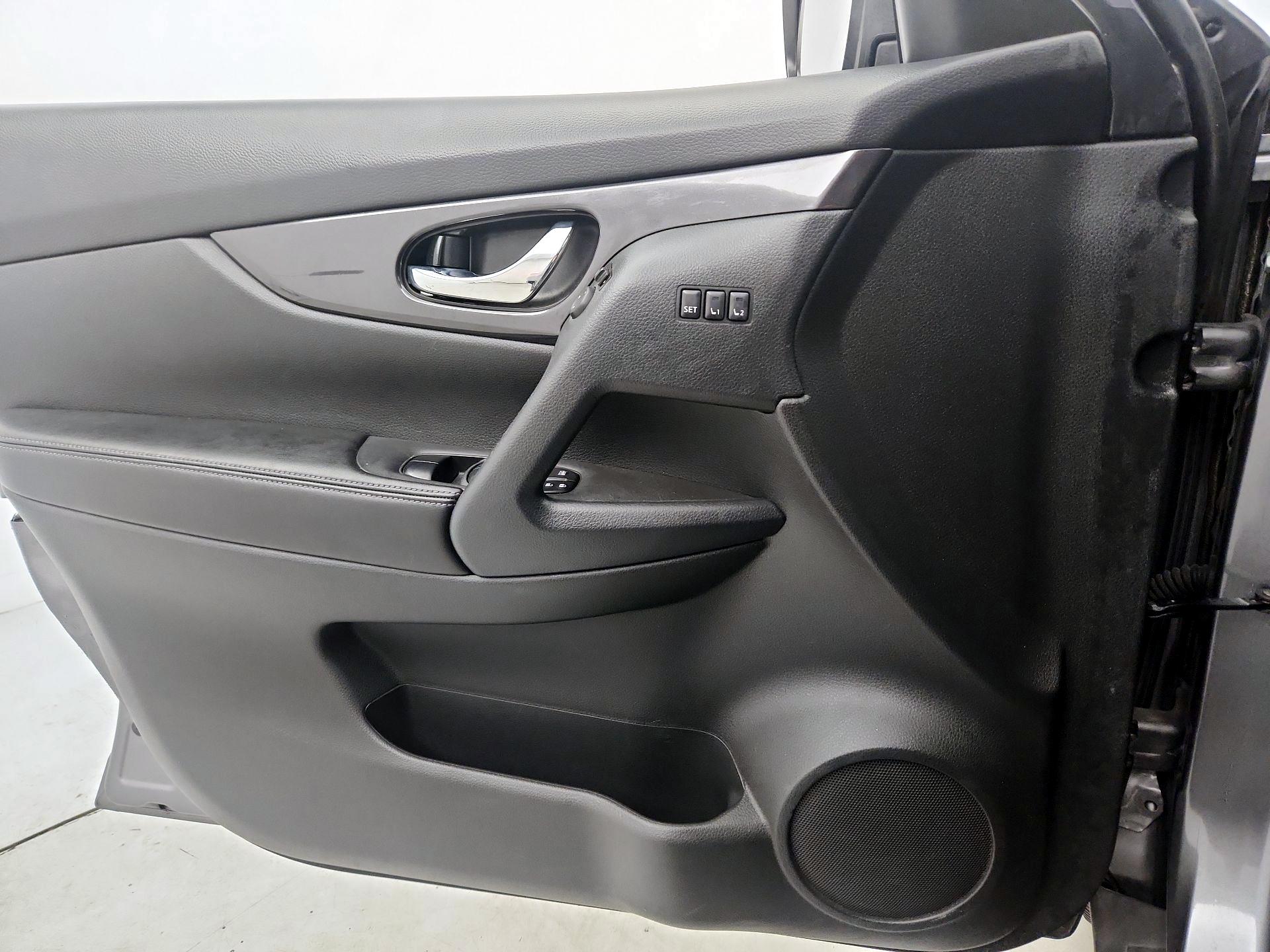 Thumbnail: 2019 Nissan Rogue - 12