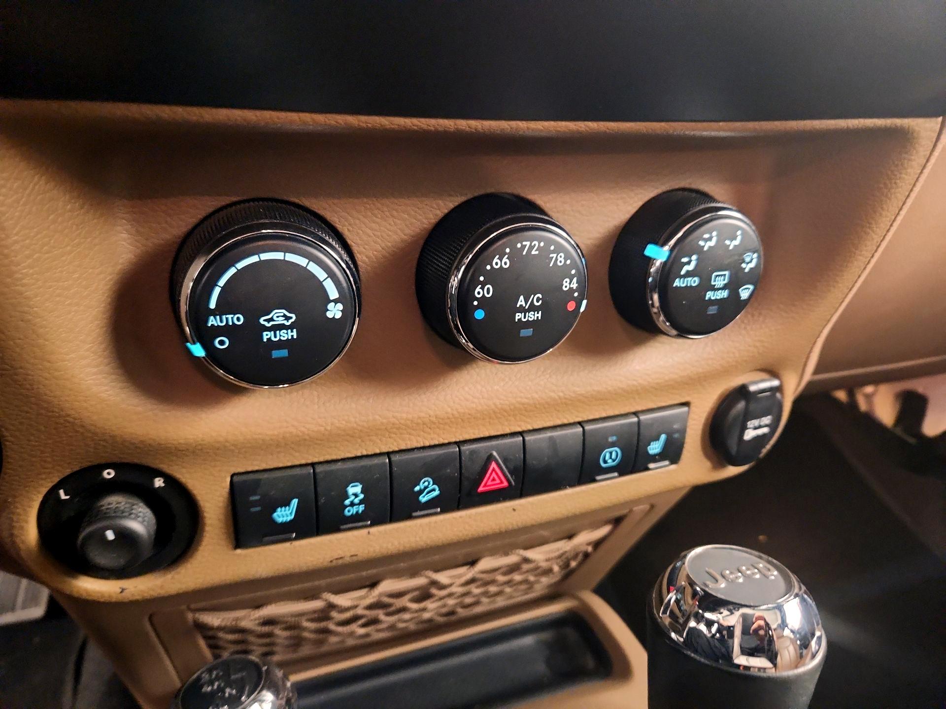 Thumbnail: 2014 Jeep Wrangler - 14