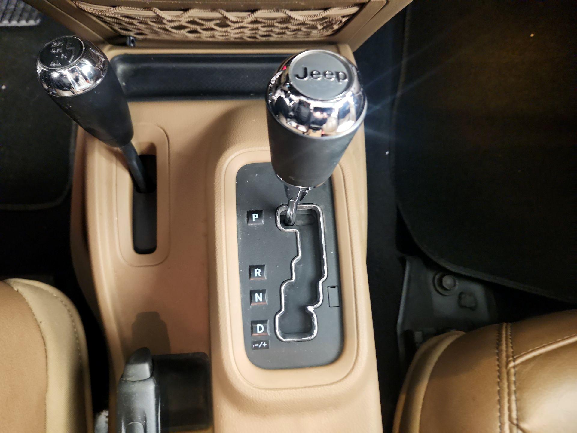 Thumbnail: 2014 Jeep Wrangler - 15